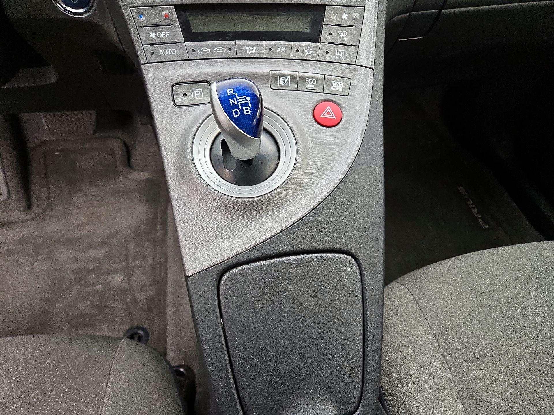 Thumbnail: 2015 Toyota Prius - 17