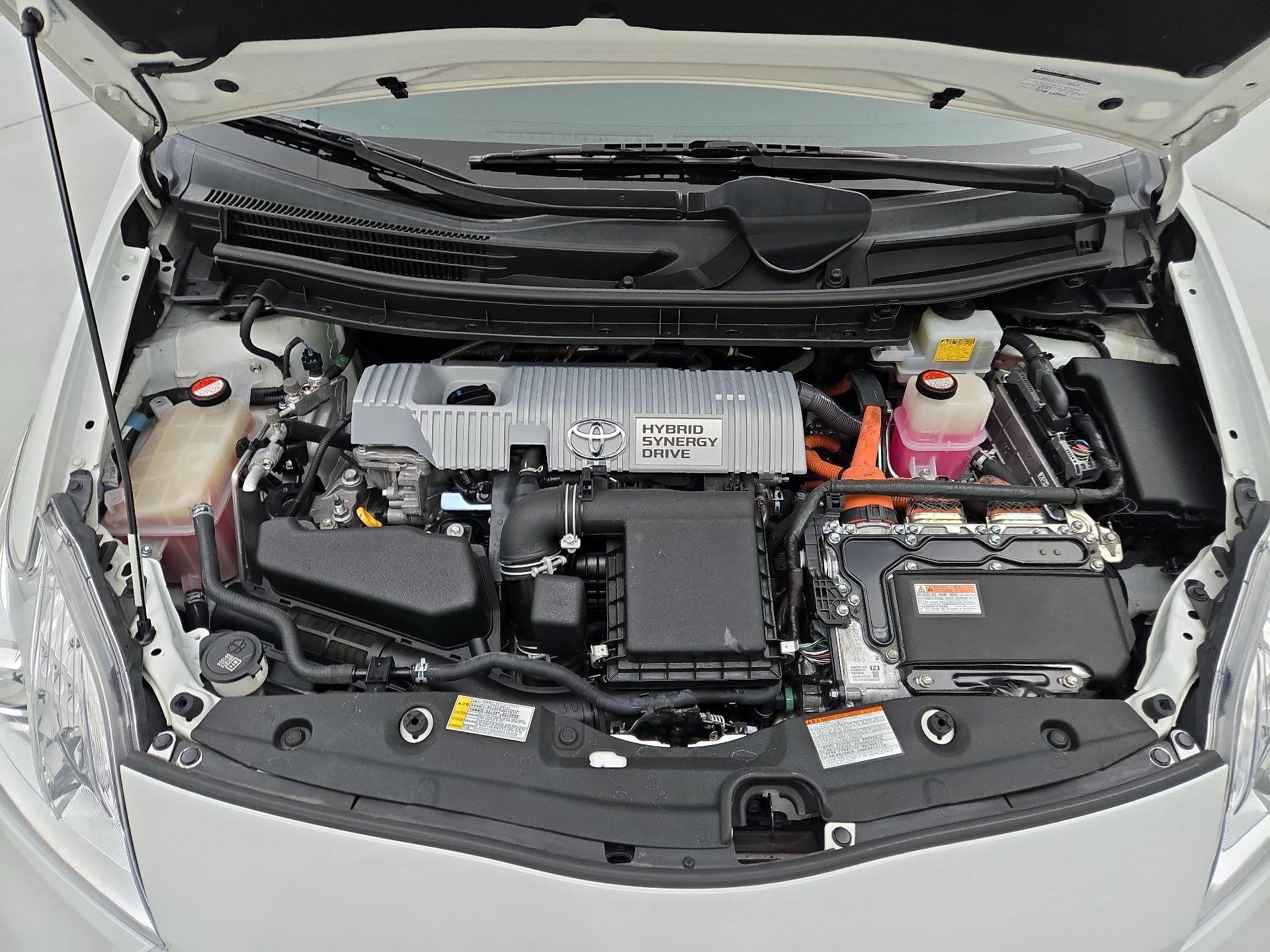 Thumbnail: 2015 Toyota Prius - 20