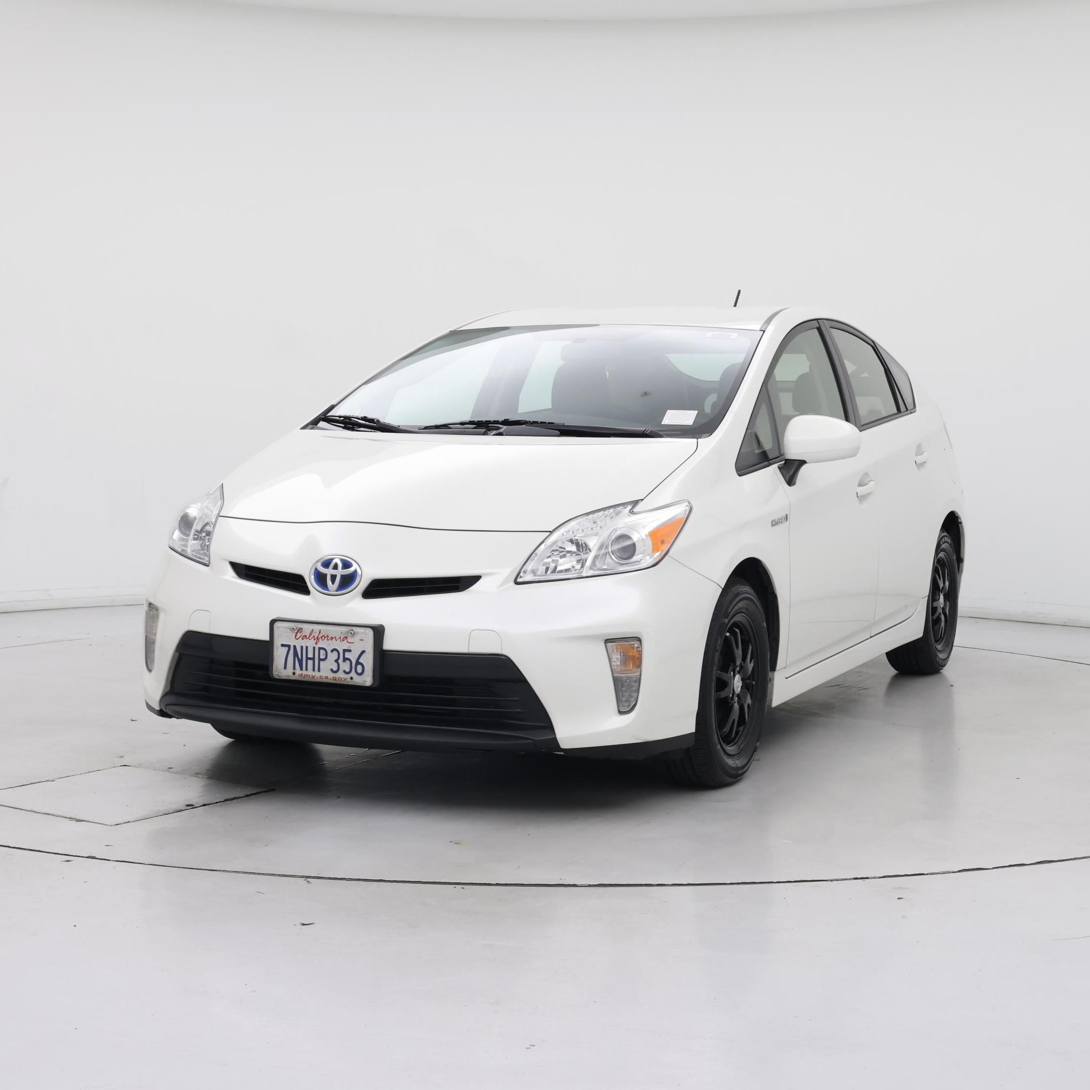 Thumbnail: 2015 Toyota Prius - 4