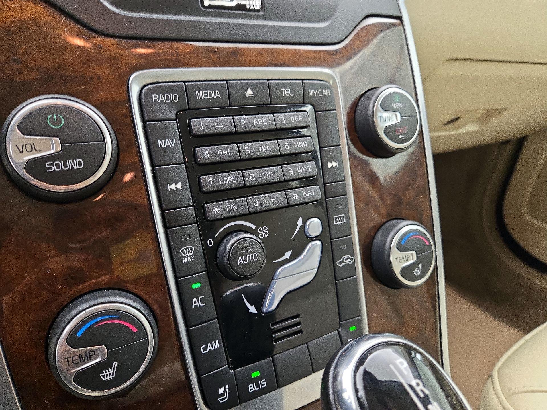 Thumbnail: 2015 Volvo S80 - 17