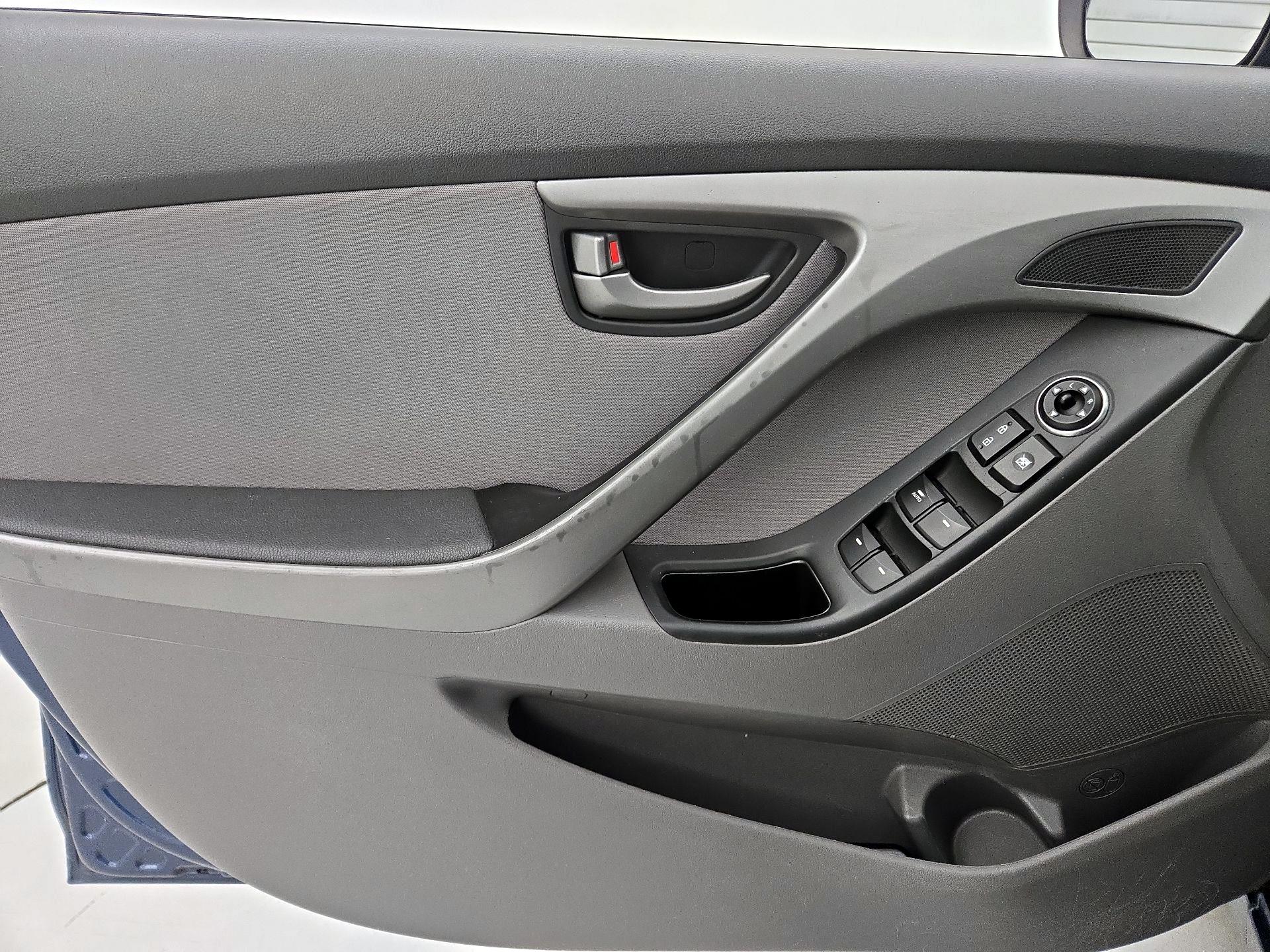 Thumbnail: 2016 Hyundai Elantra - 12