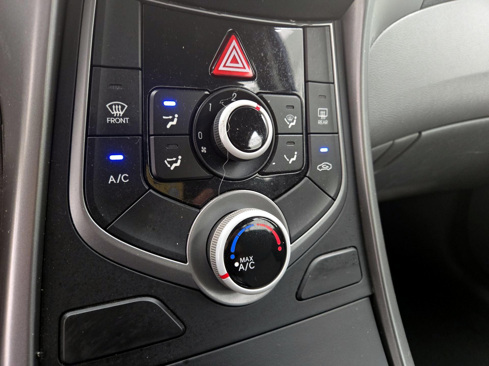 Thumbnail: 2016 Hyundai Elantra - 16