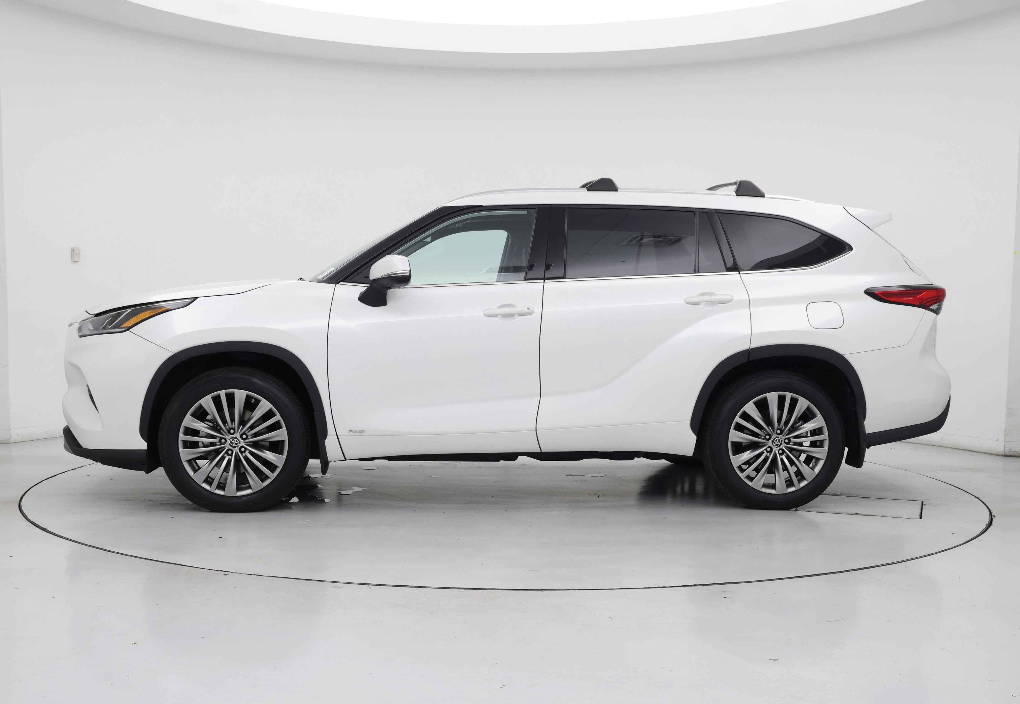 Thumbnail: 2022 Toyota Highlander - 3