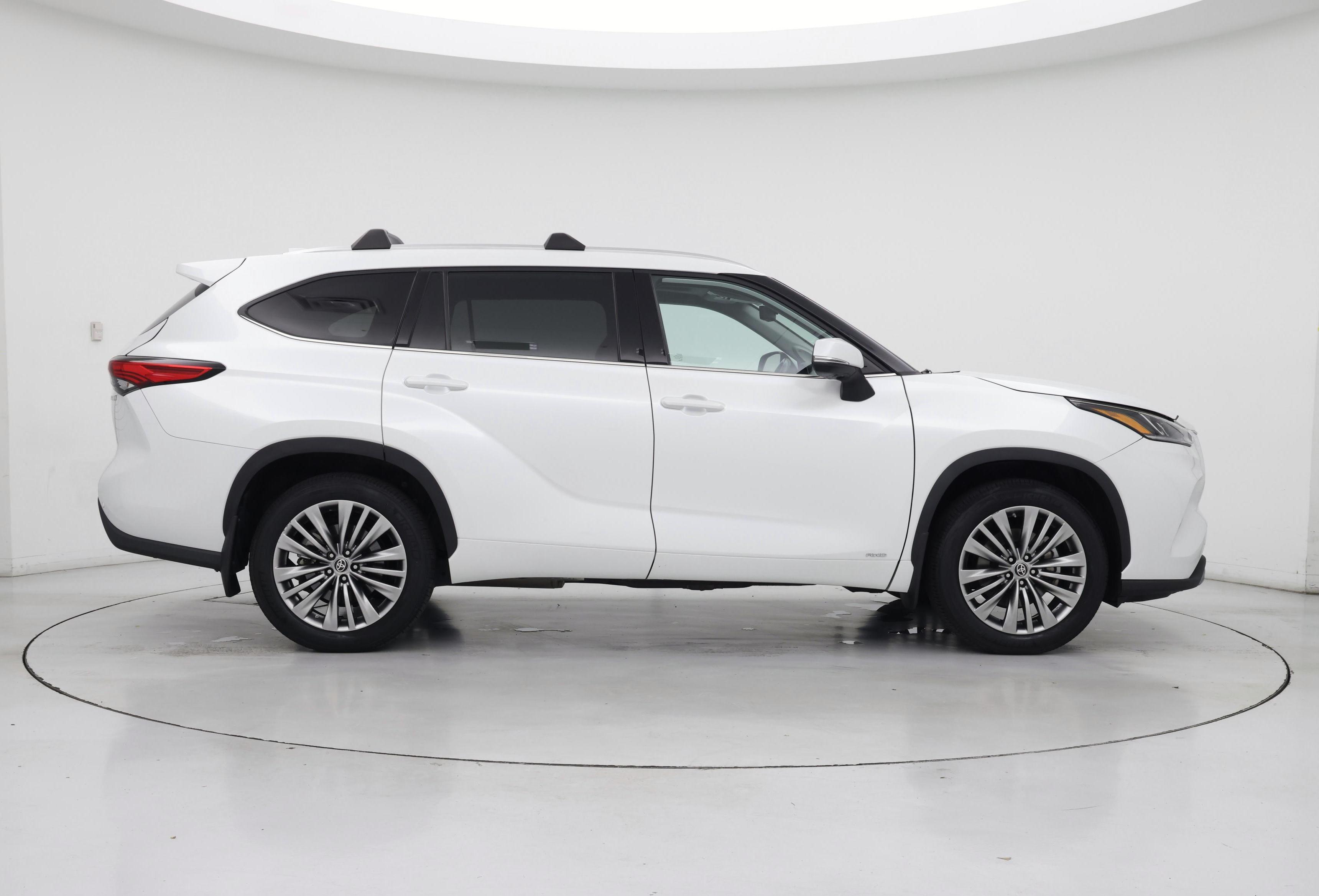 Thumbnail: 2022 Toyota Highlander - 7