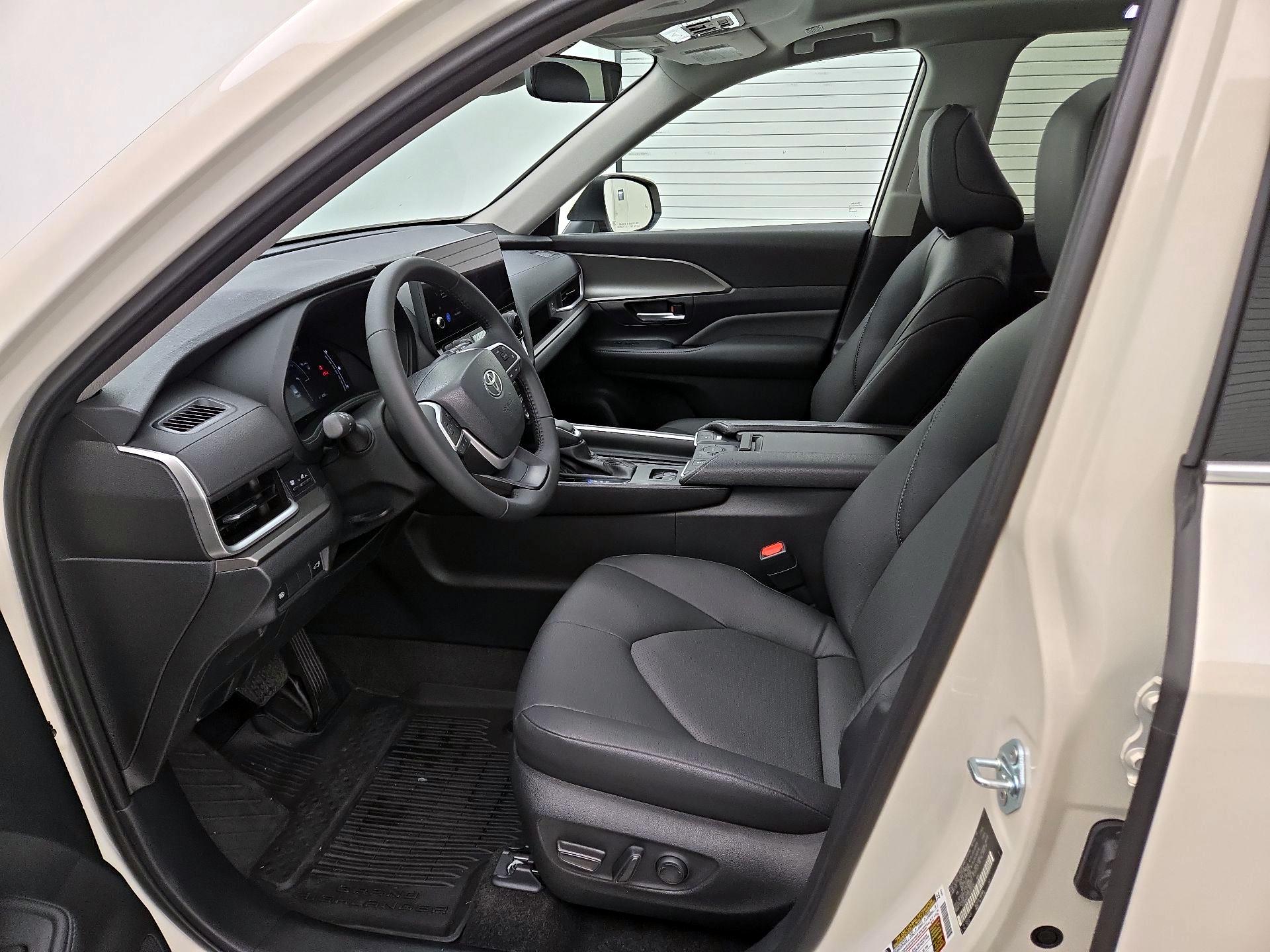 Thumbnail: 2024 Toyota Highlander - 11