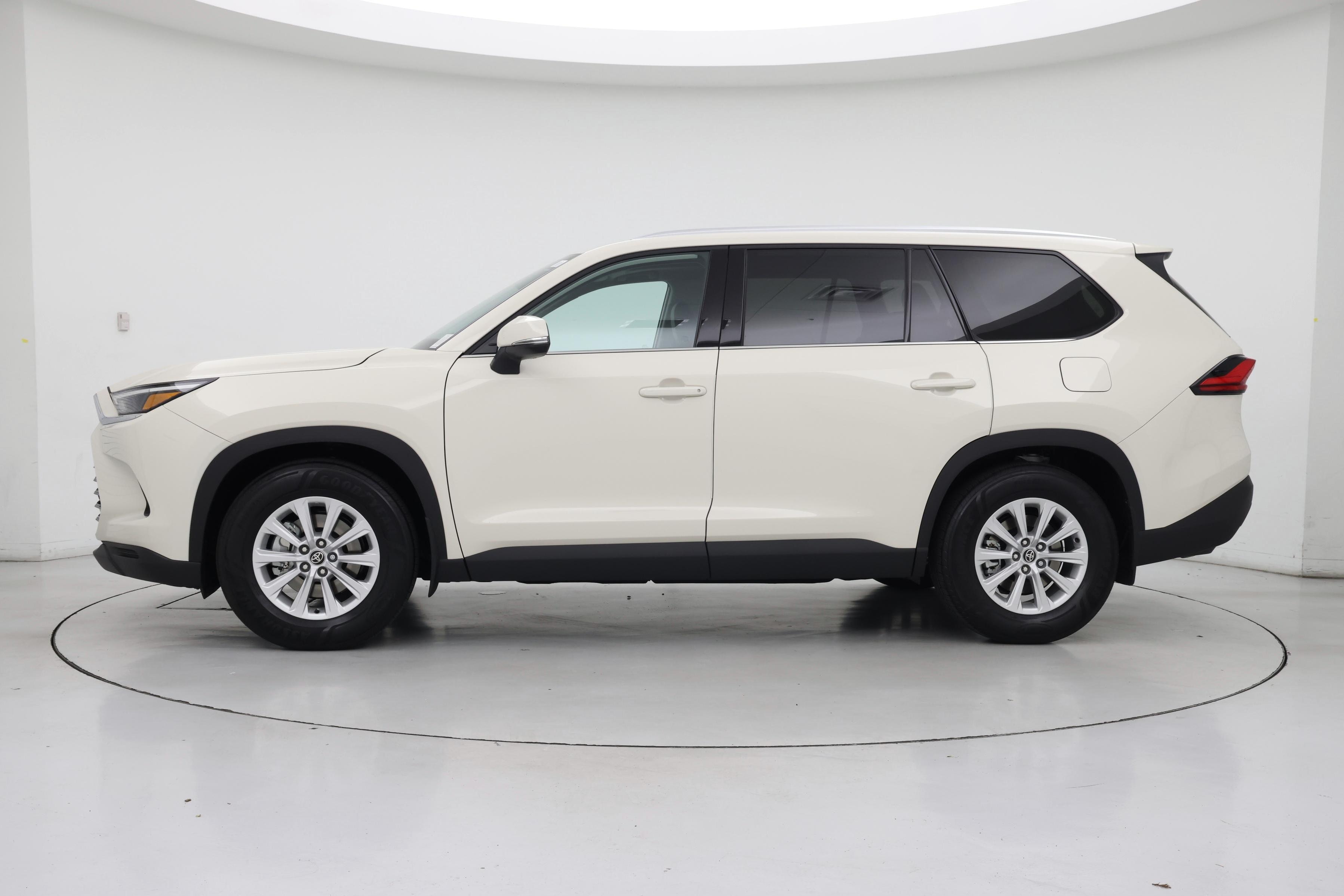 Thumbnail: 2024 Toyota Highlander - 3