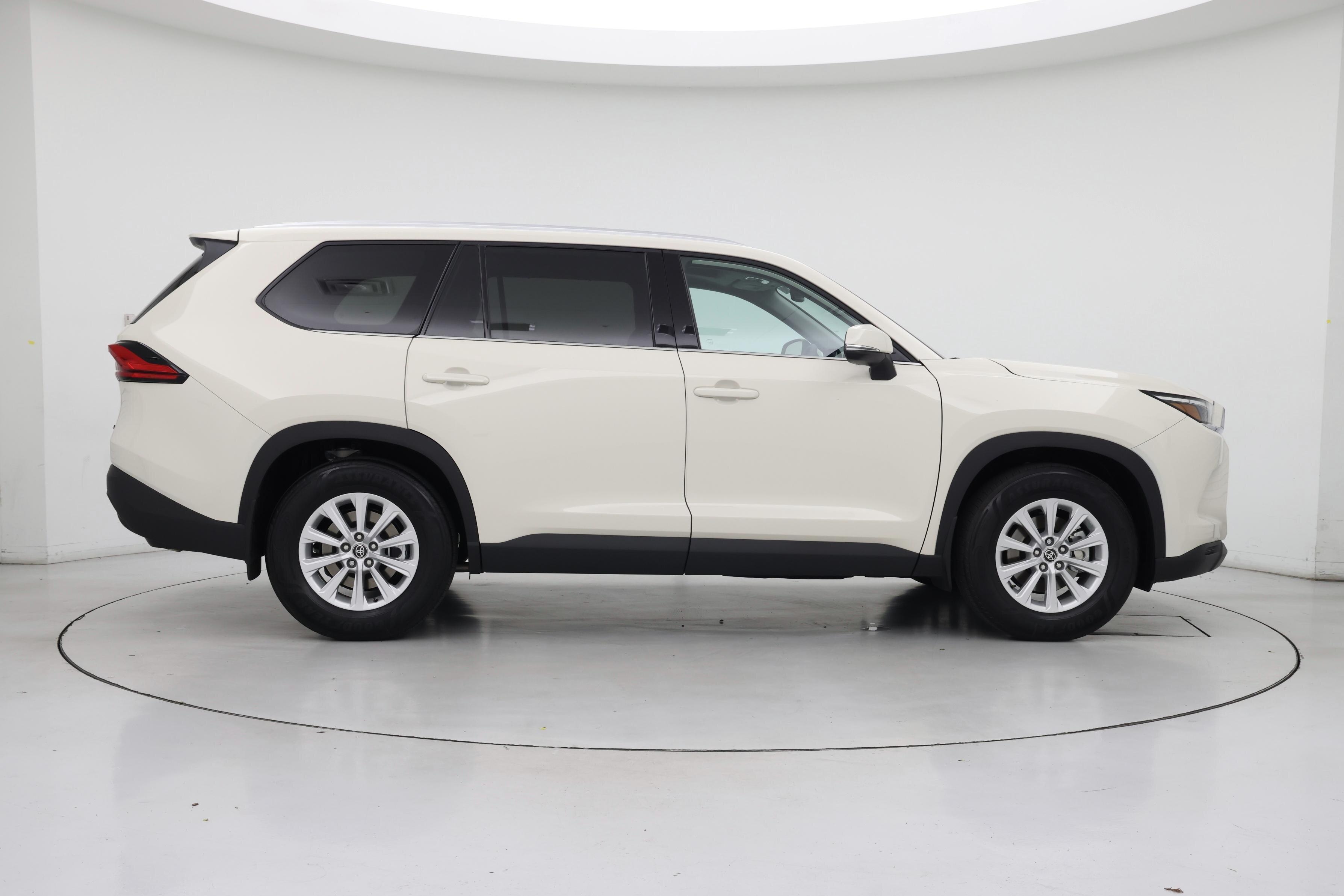 Thumbnail: 2024 Toyota Highlander - 7