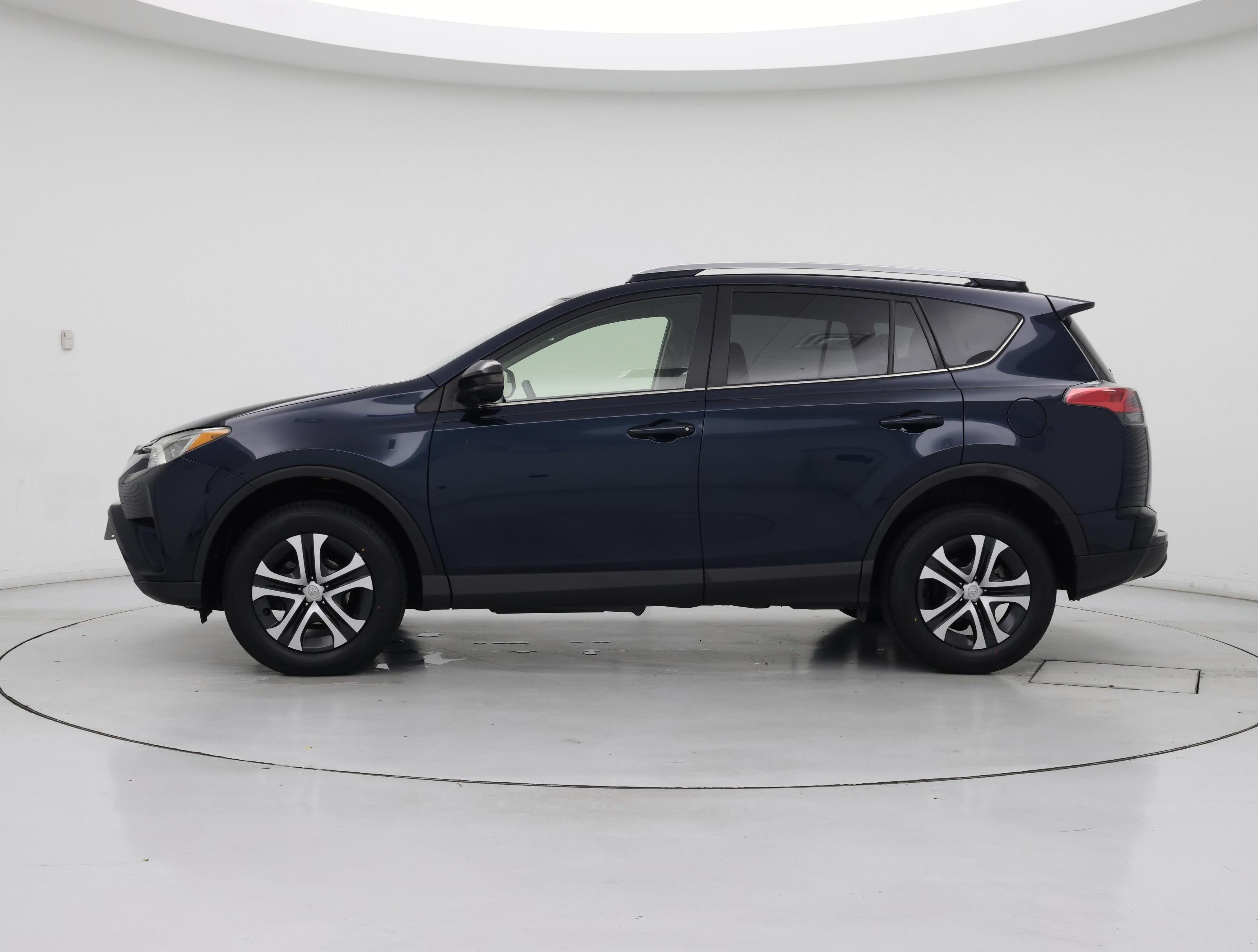 Thumbnail: 2017 Toyota RAV4 - 3