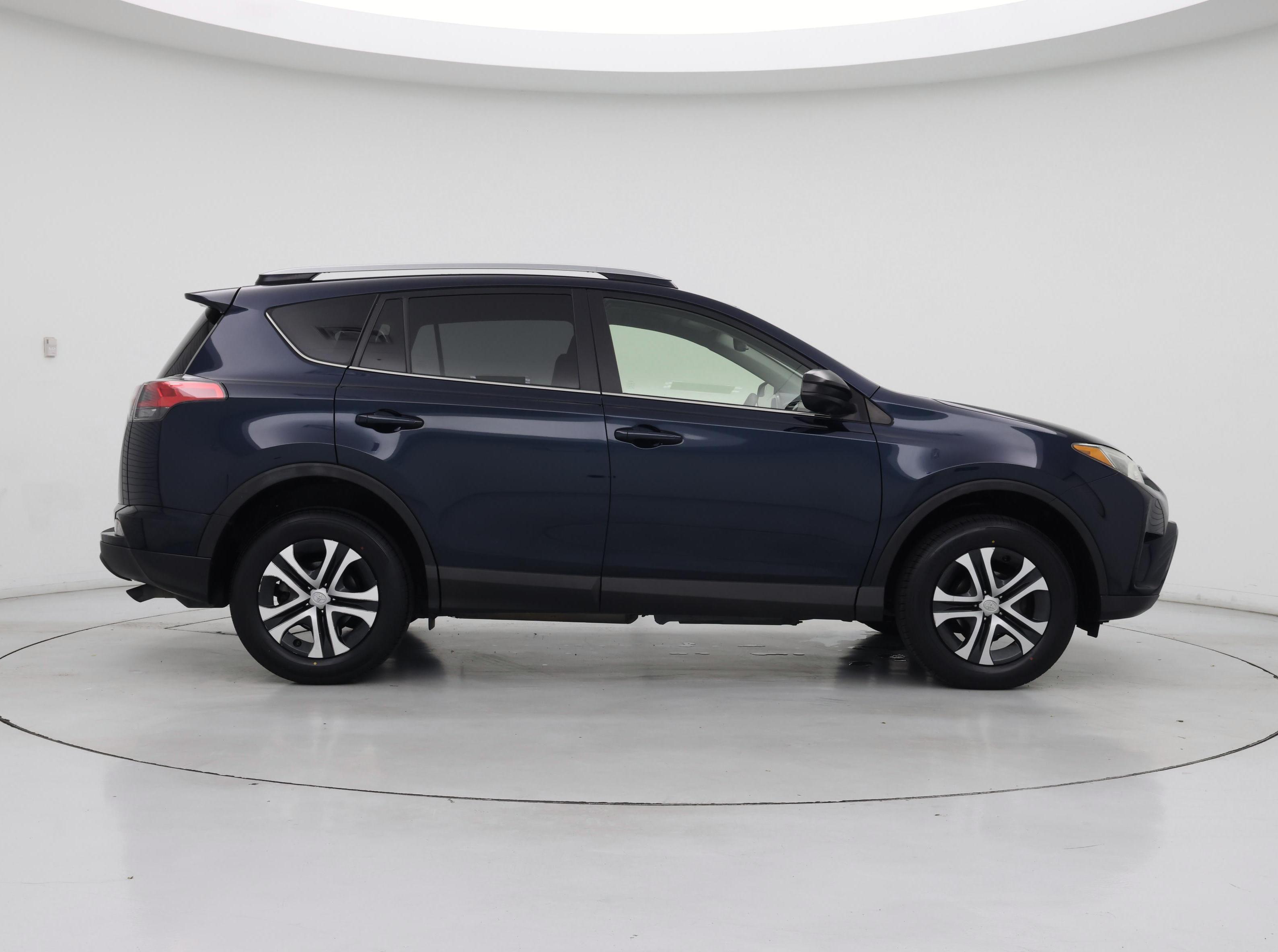Thumbnail: 2017 Toyota RAV4 - 7