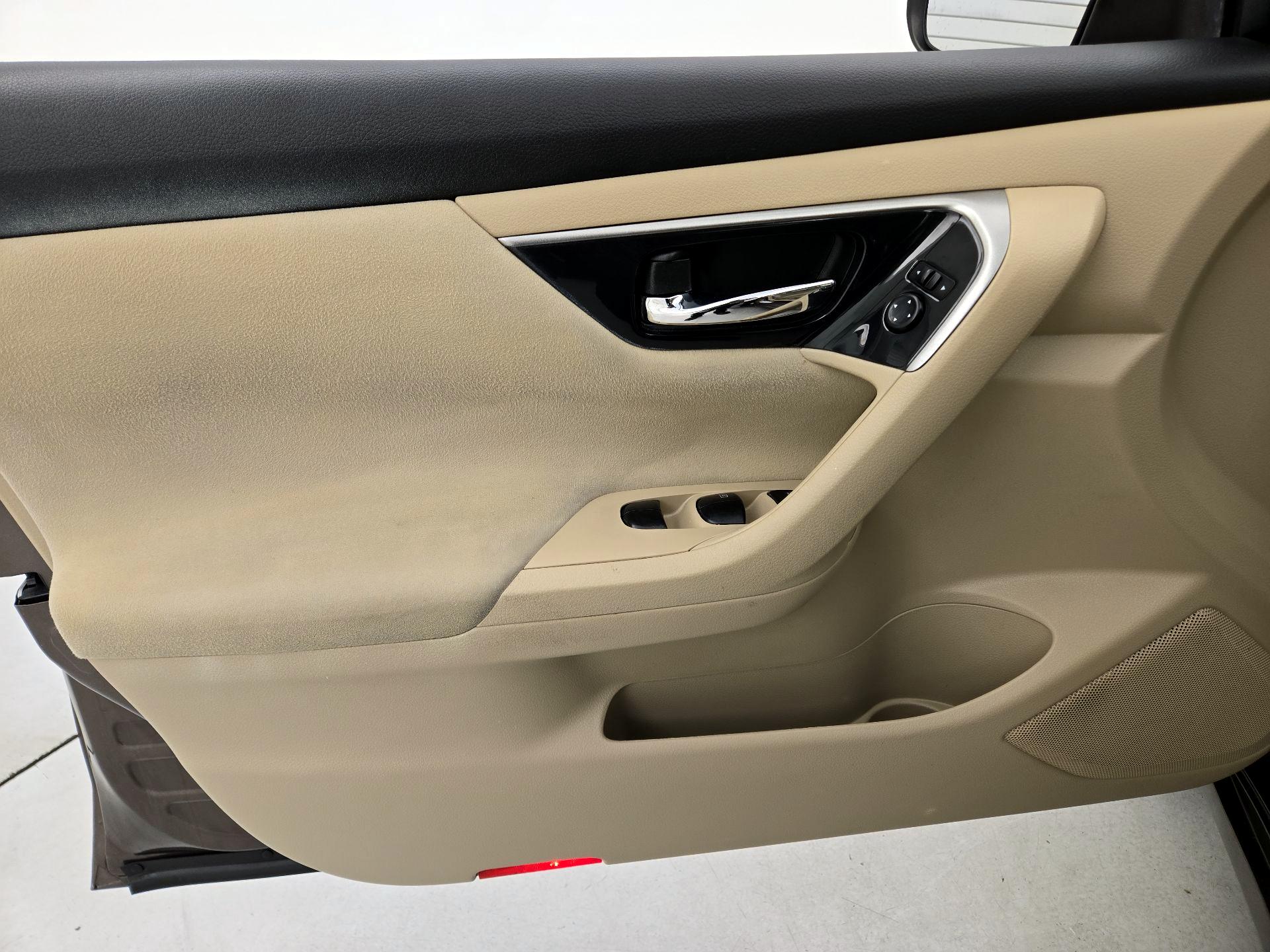 Thumbnail: 2014 Nissan Altima - 12