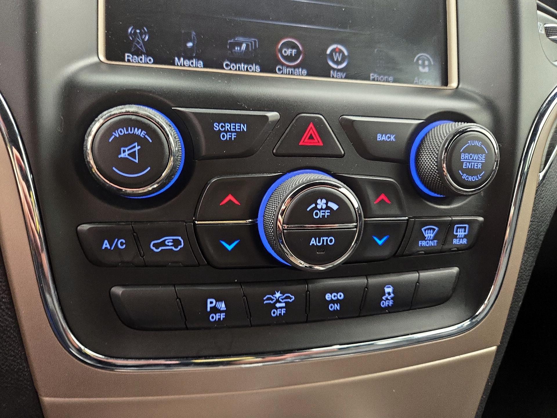 Thumbnail: 2014 Jeep Grand Cherokee - 17