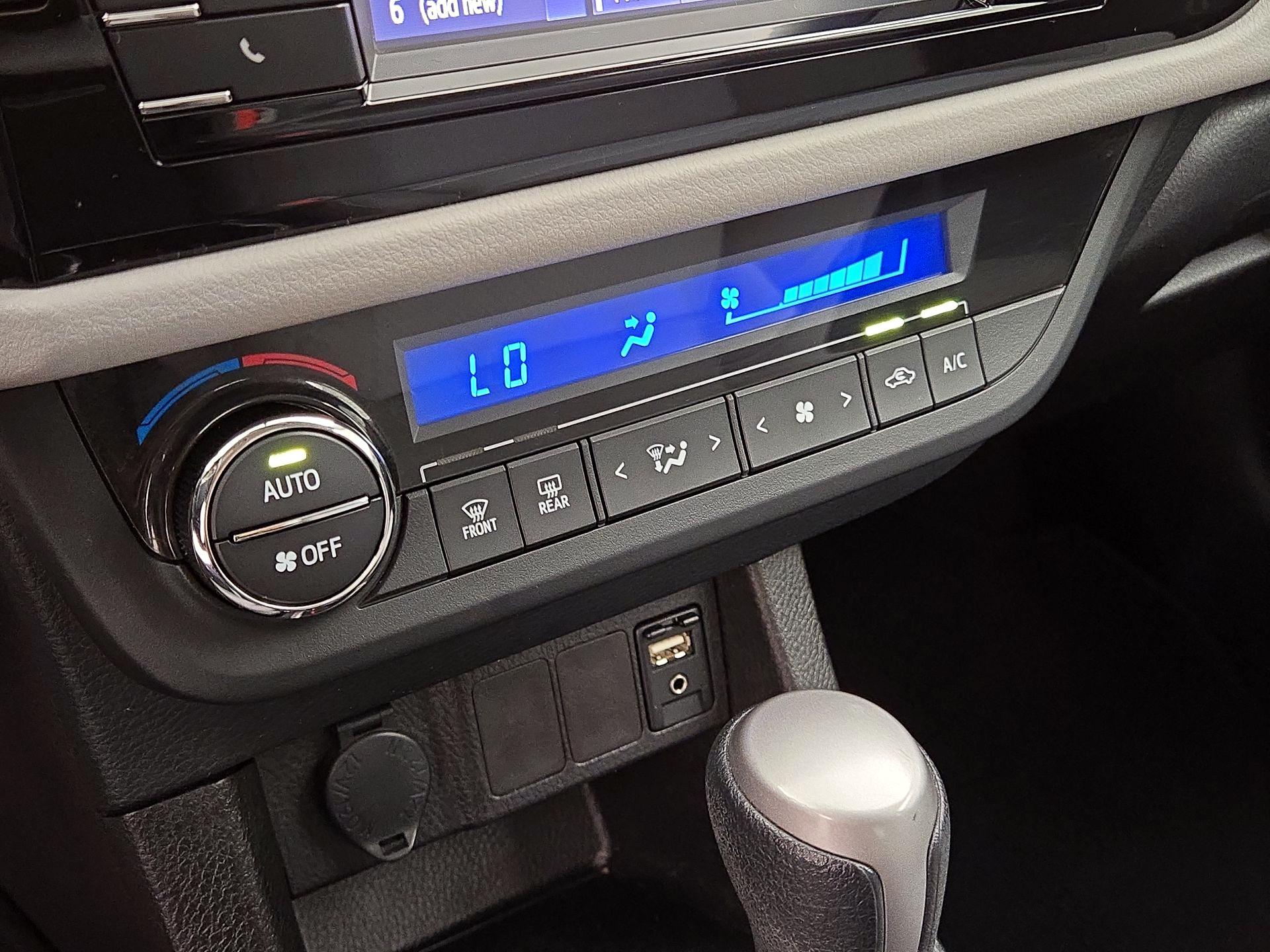 Thumbnail: 2016 Toyota Corolla - 16