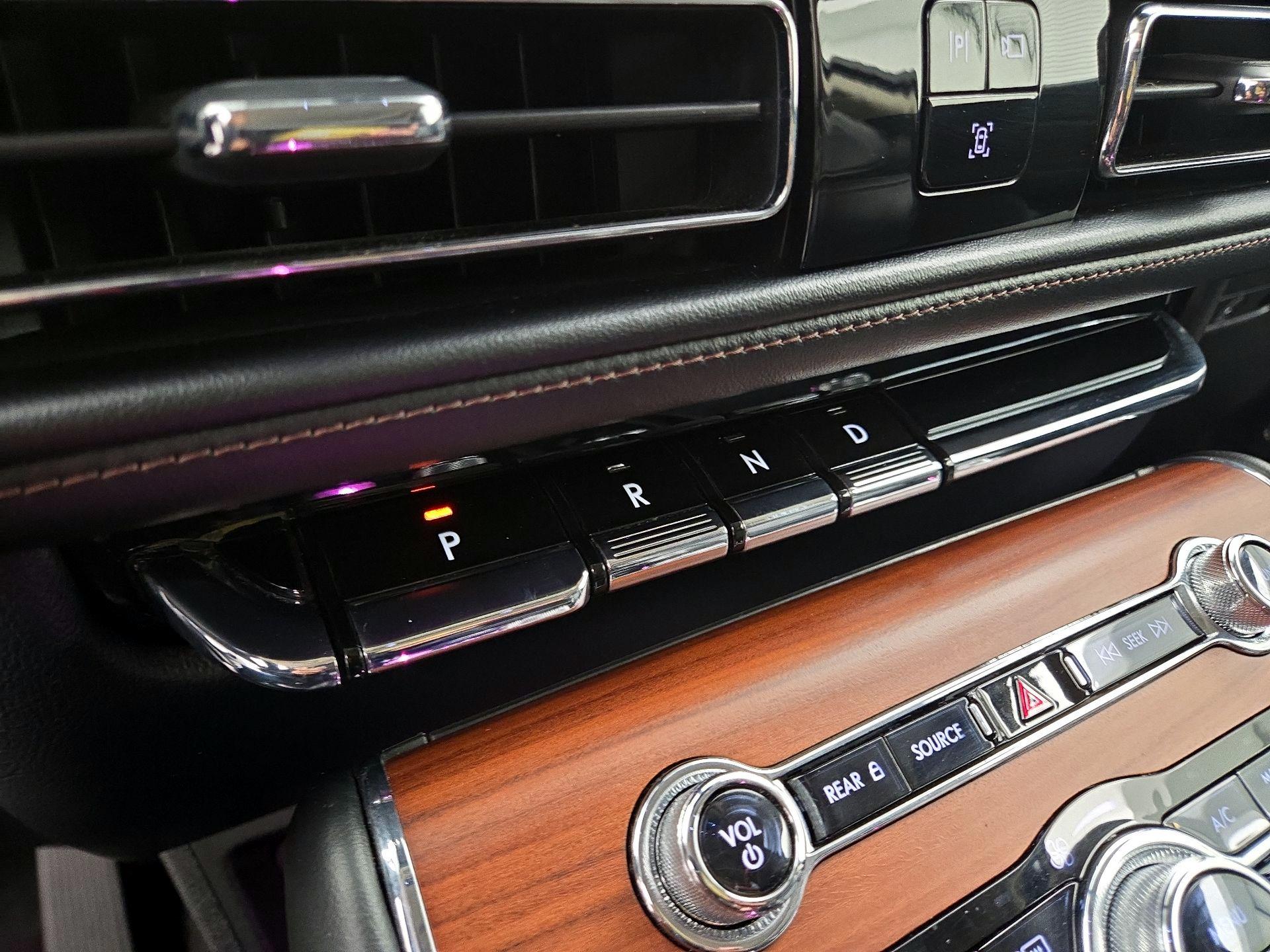 Thumbnail: 2020 Lincoln Aviator - 18