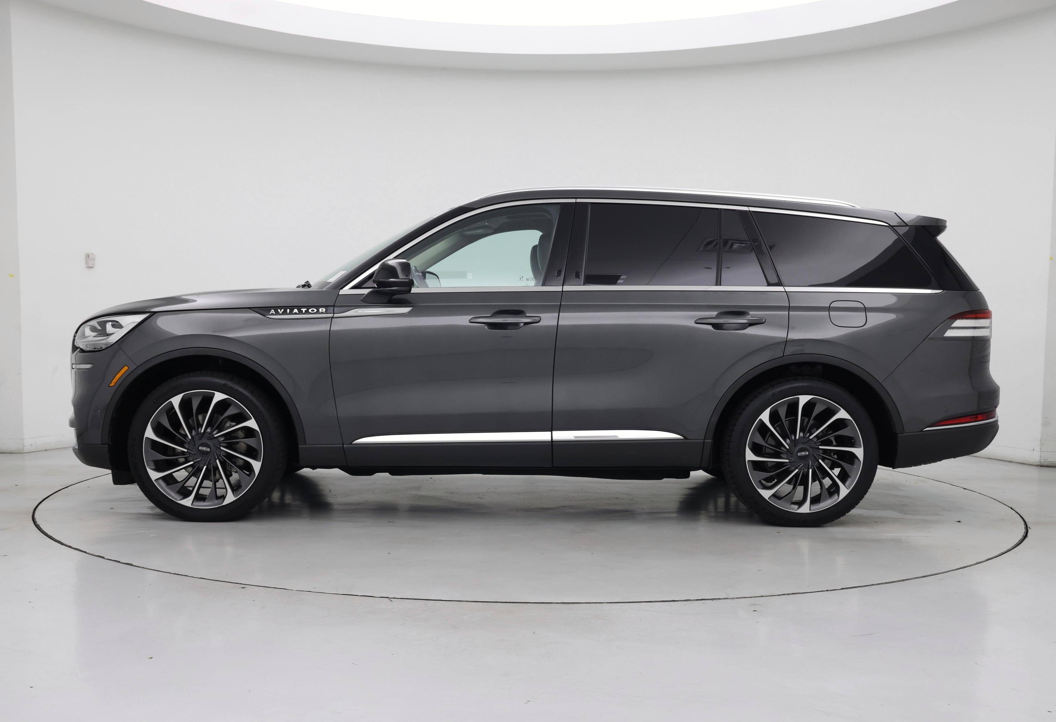 Thumbnail: 2020 Lincoln Aviator - 3