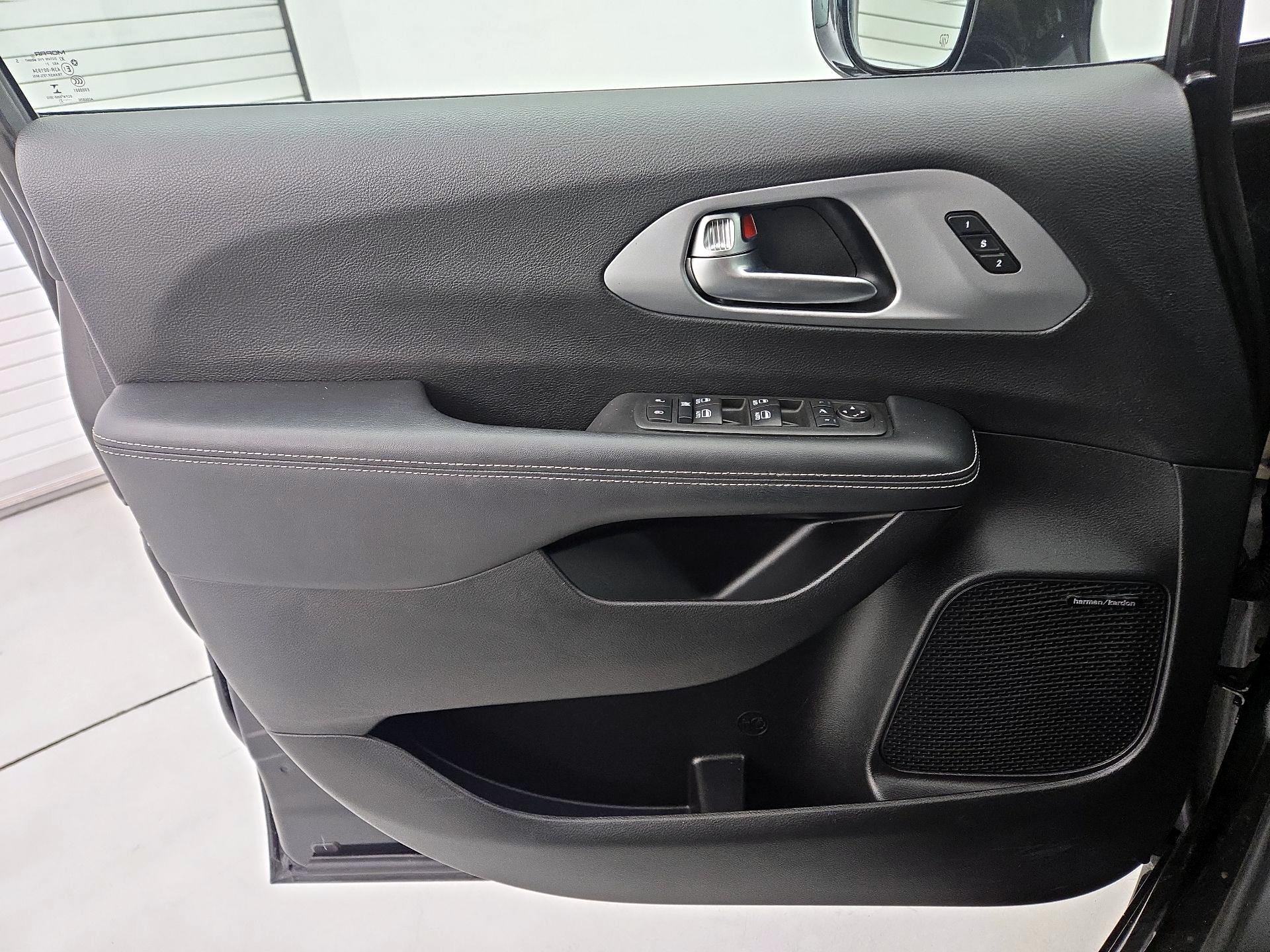 Thumbnail: 2022 Chrysler Pacifica - 12