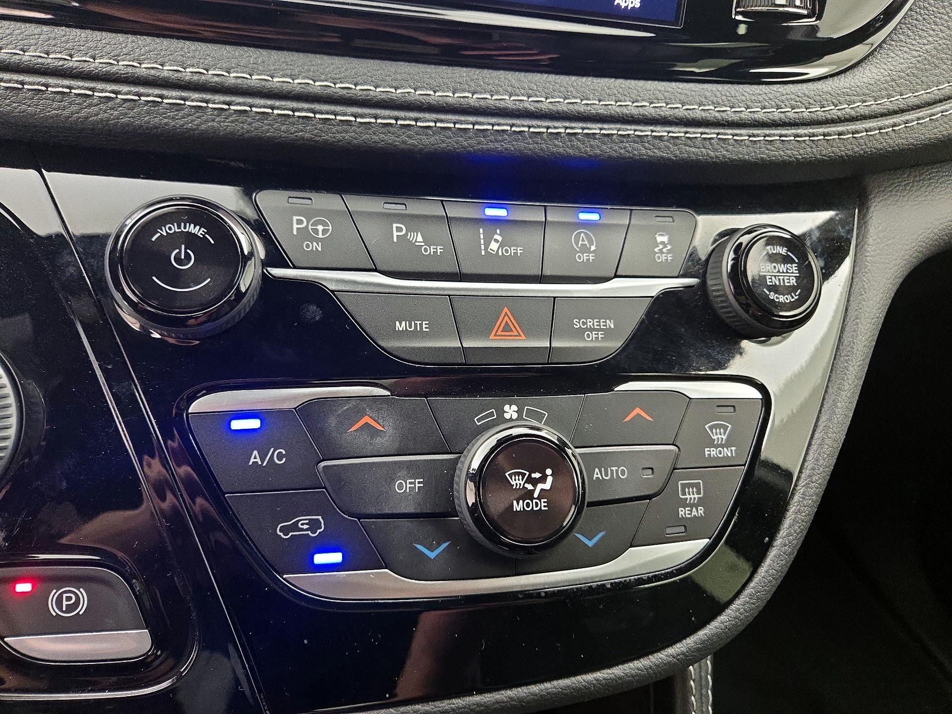 Thumbnail: 2022 Chrysler Pacifica - 17