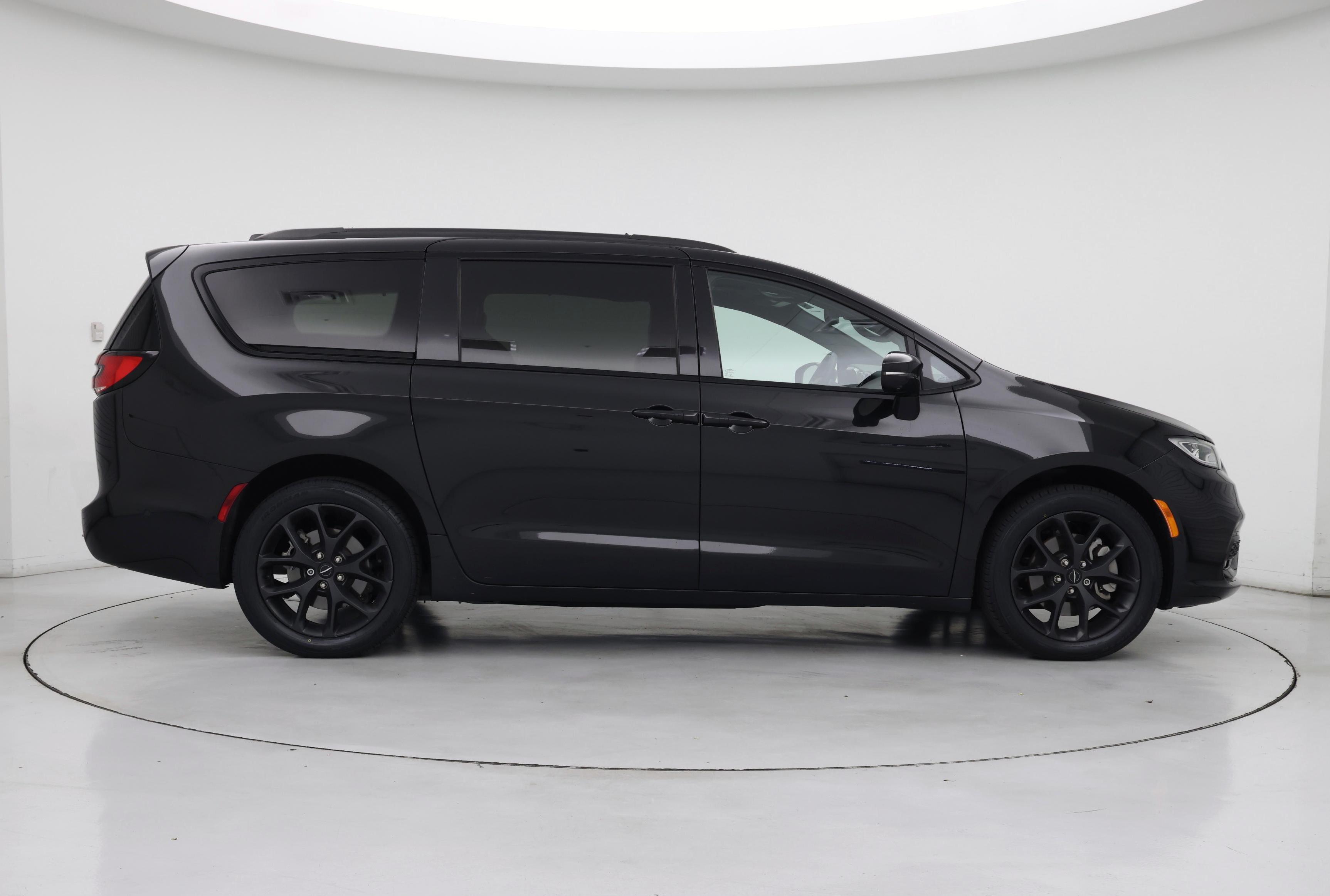 Thumbnail: 2022 Chrysler Pacifica - 7