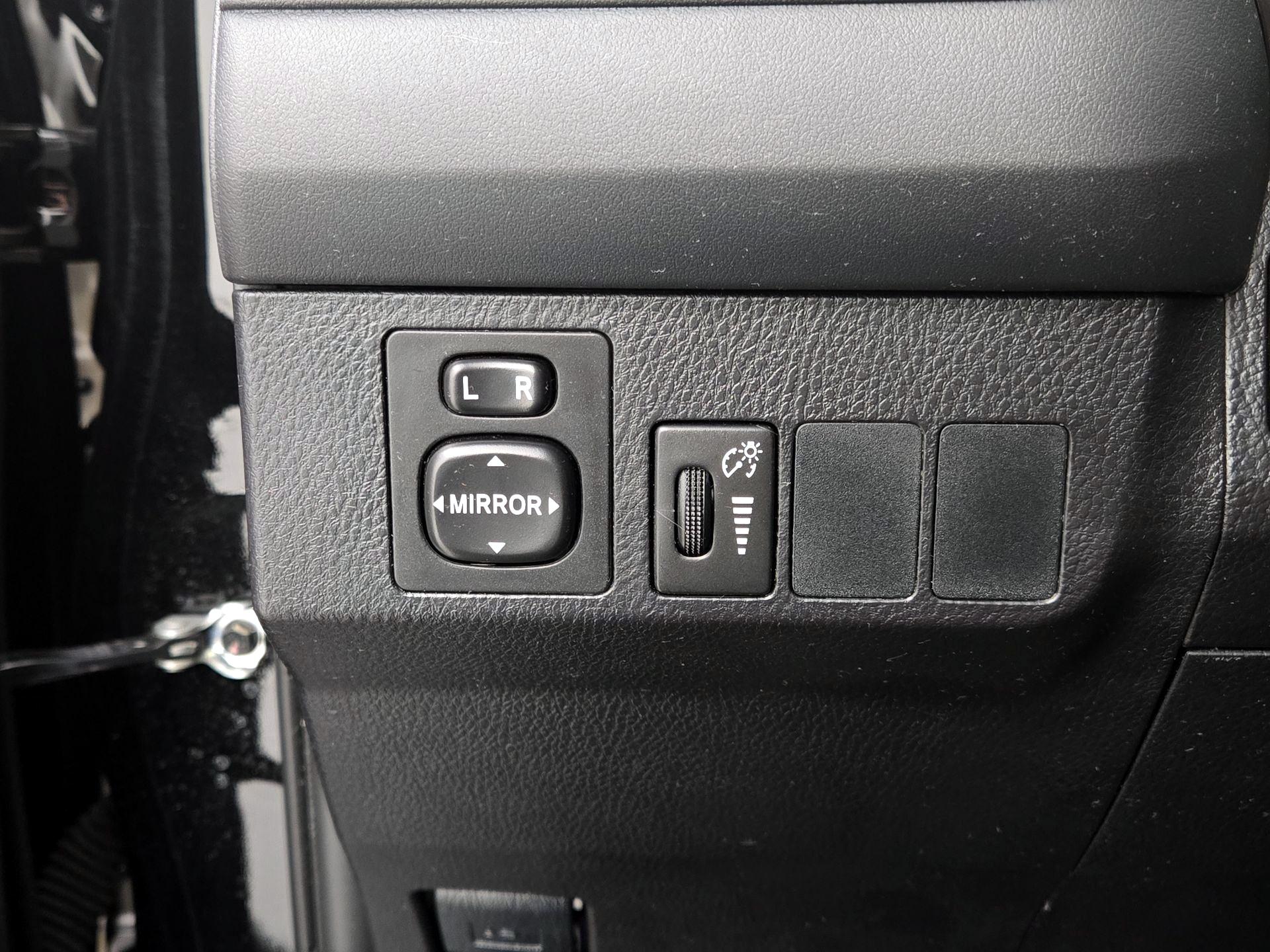 Thumbnail: 2016 Toyota RAV4 - 13