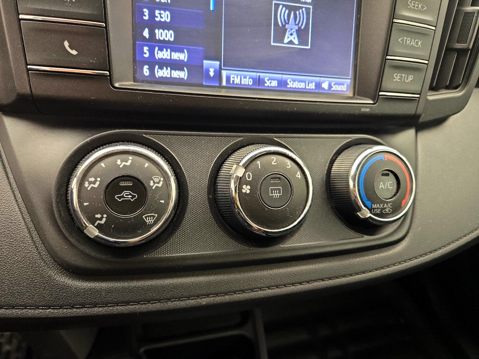 Thumbnail: 2016 Toyota RAV4 - 16