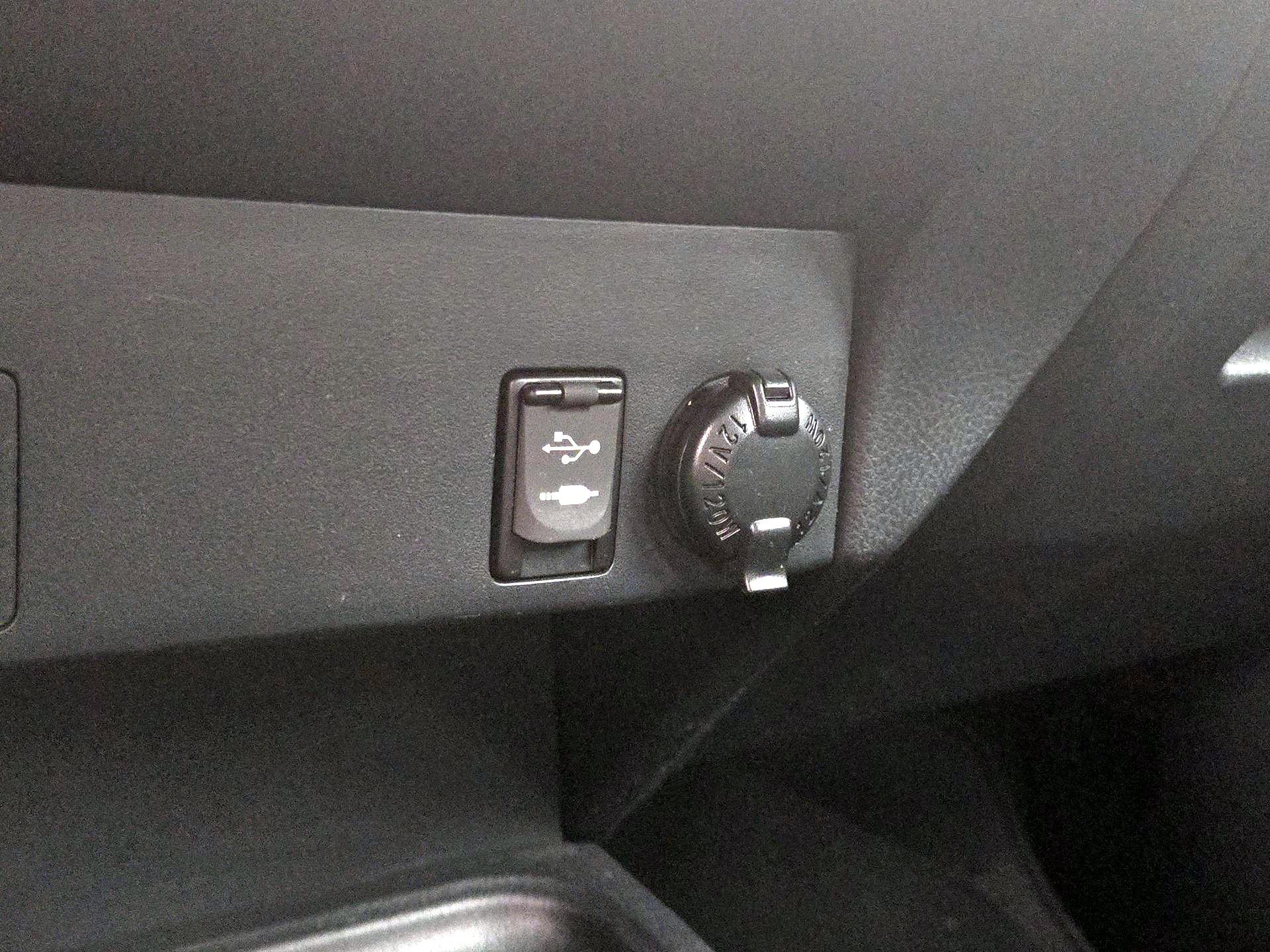 Thumbnail: 2016 Toyota RAV4 - 18