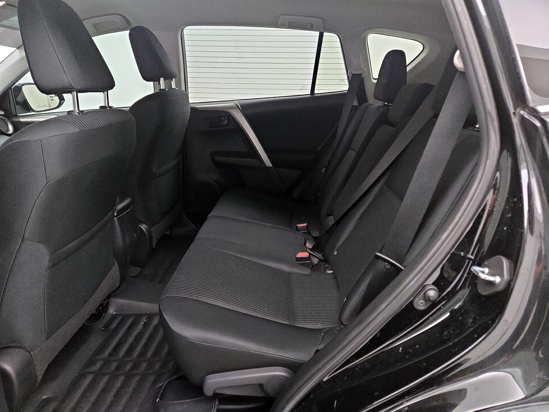 Thumbnail: 2016 Toyota RAV4 - 19