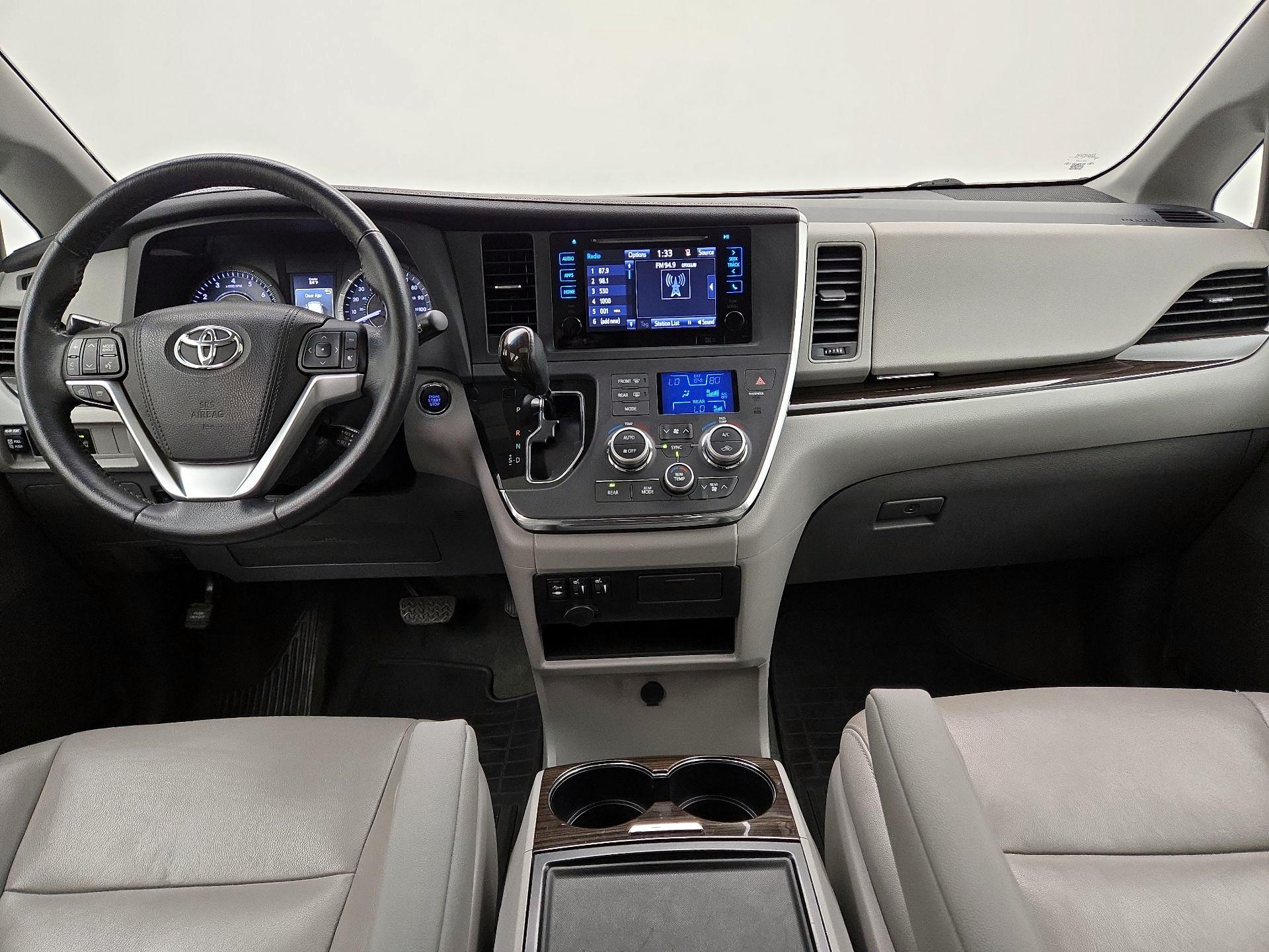 Thumbnail: 2015 Toyota Sienna - 9