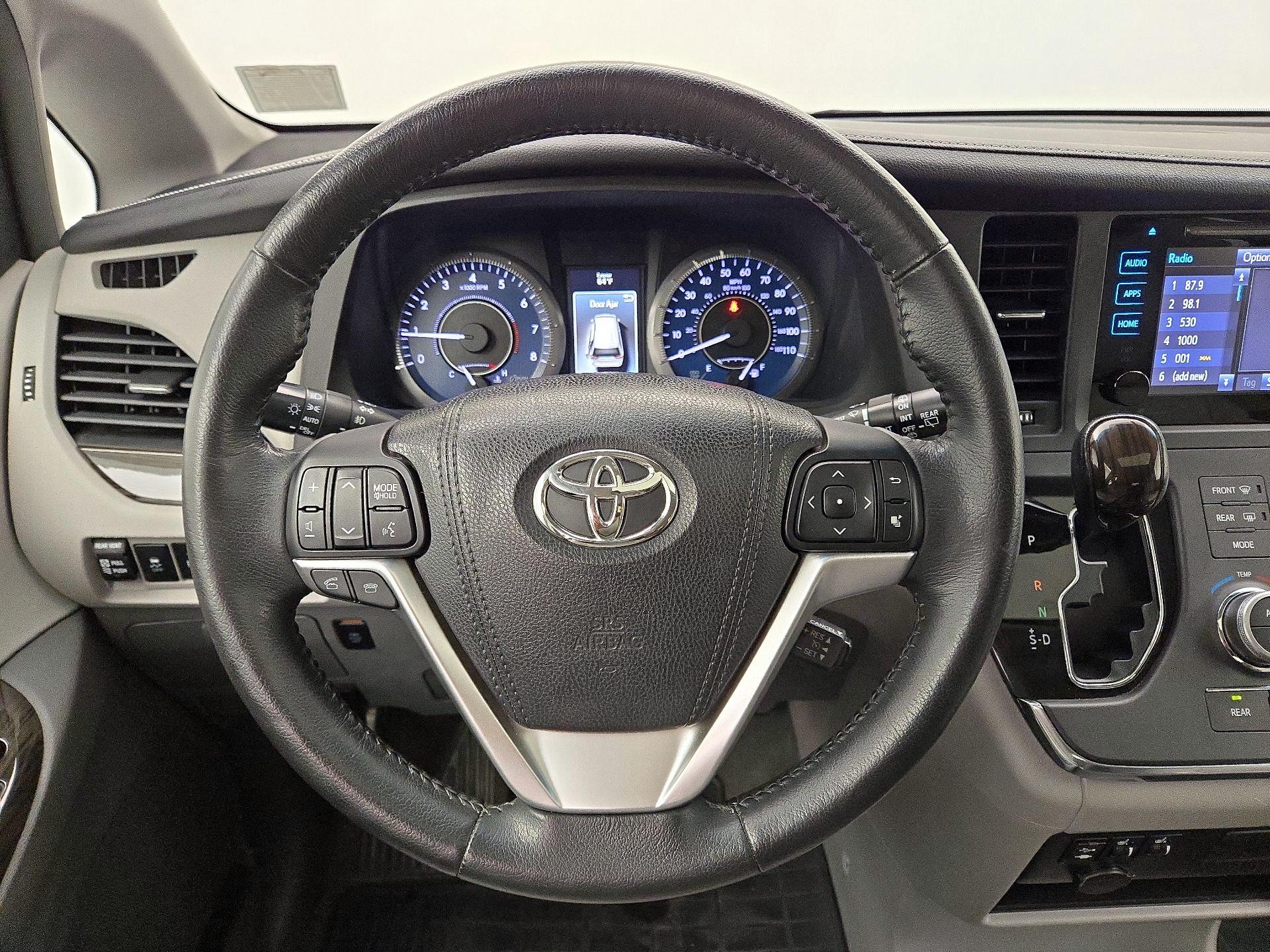 Thumbnail: 2015 Toyota Sienna - 10