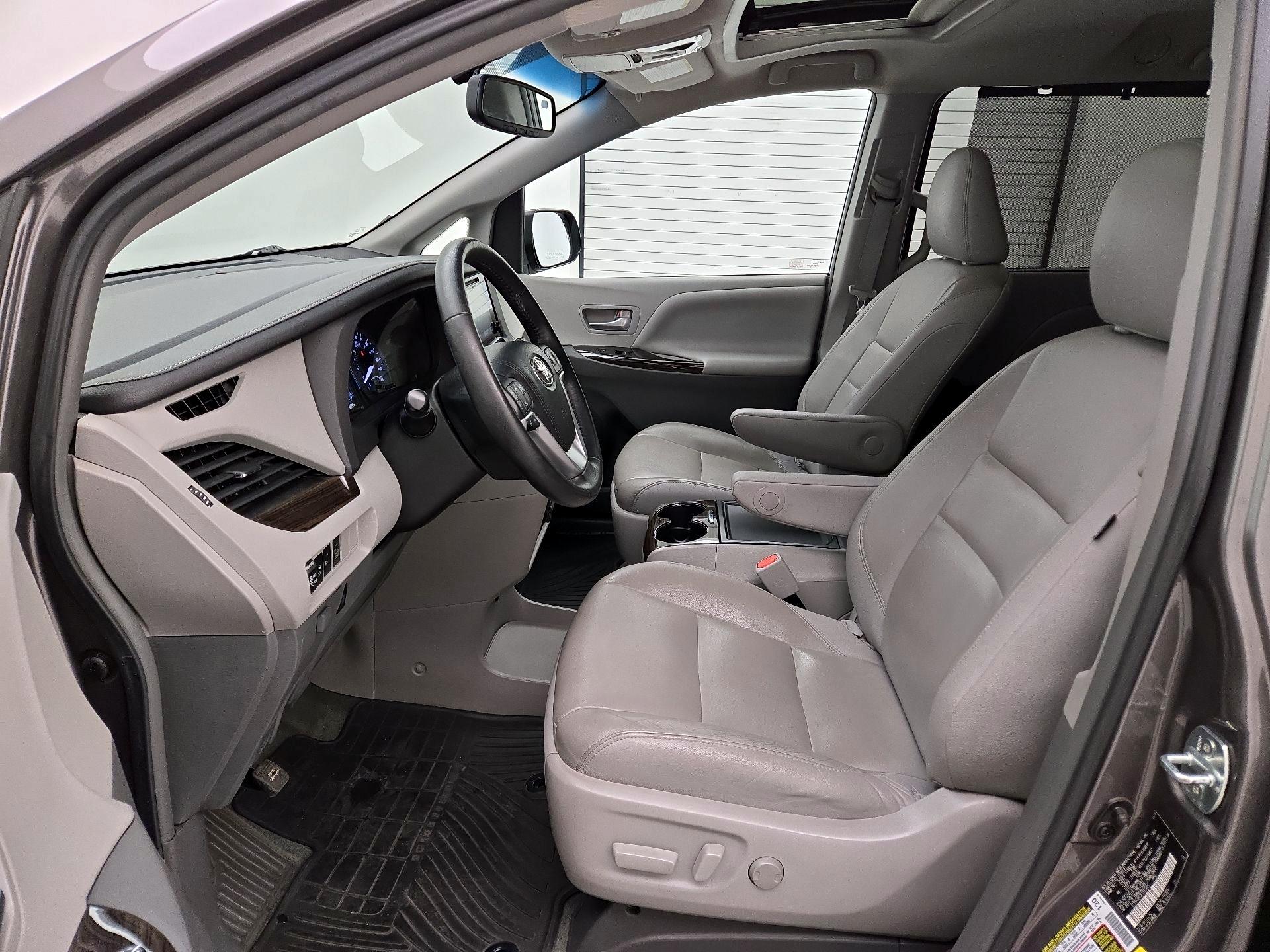 Thumbnail: 2015 Toyota Sienna - 11