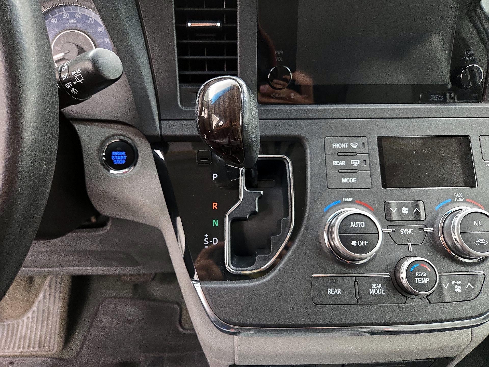 Thumbnail: 2015 Toyota Sienna - 17