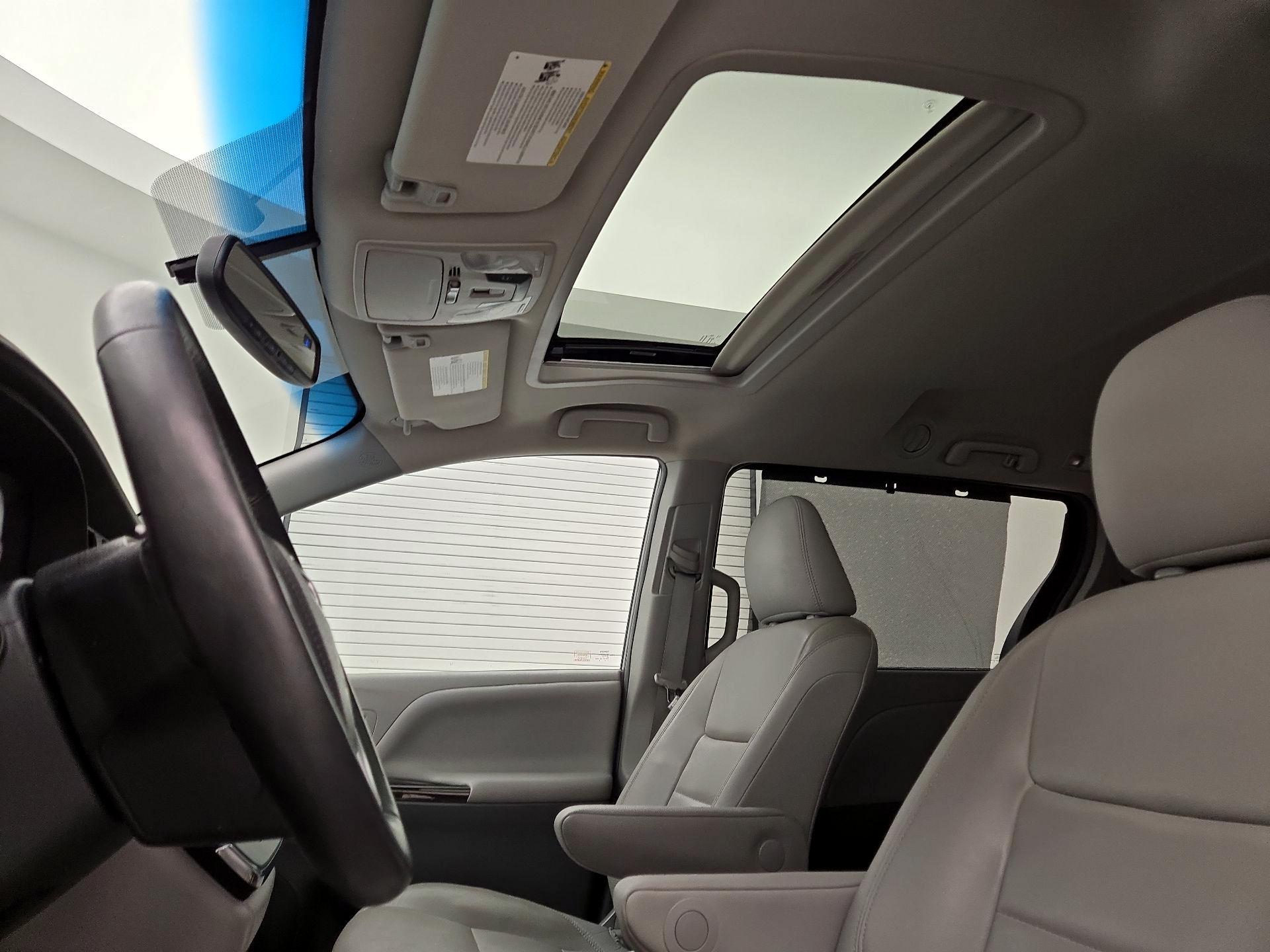 Thumbnail: 2015 Toyota Sienna - 18