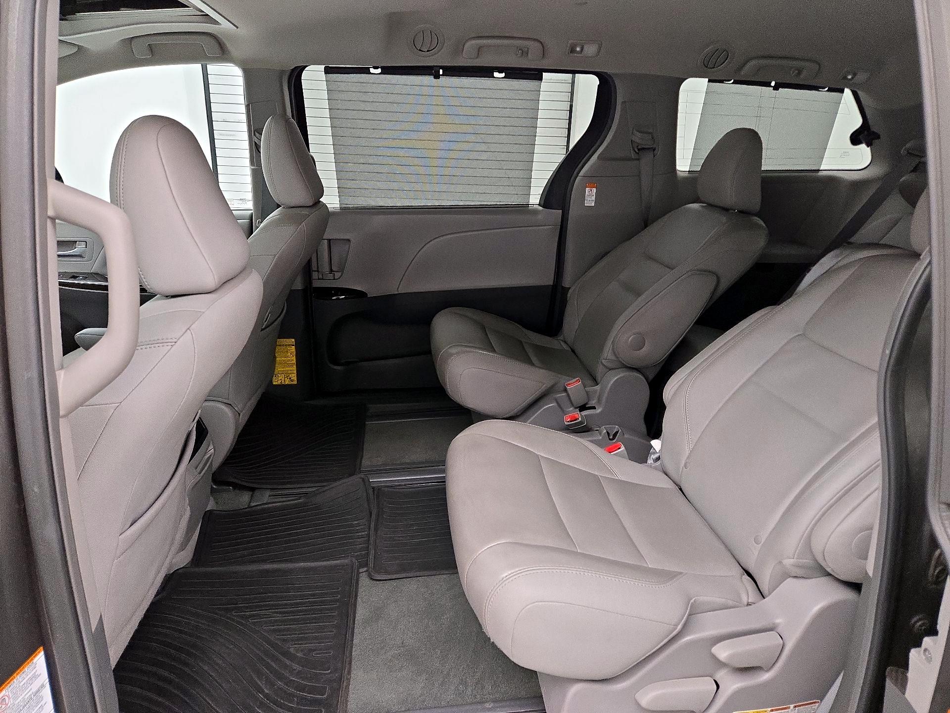 Thumbnail: 2015 Toyota Sienna - 19