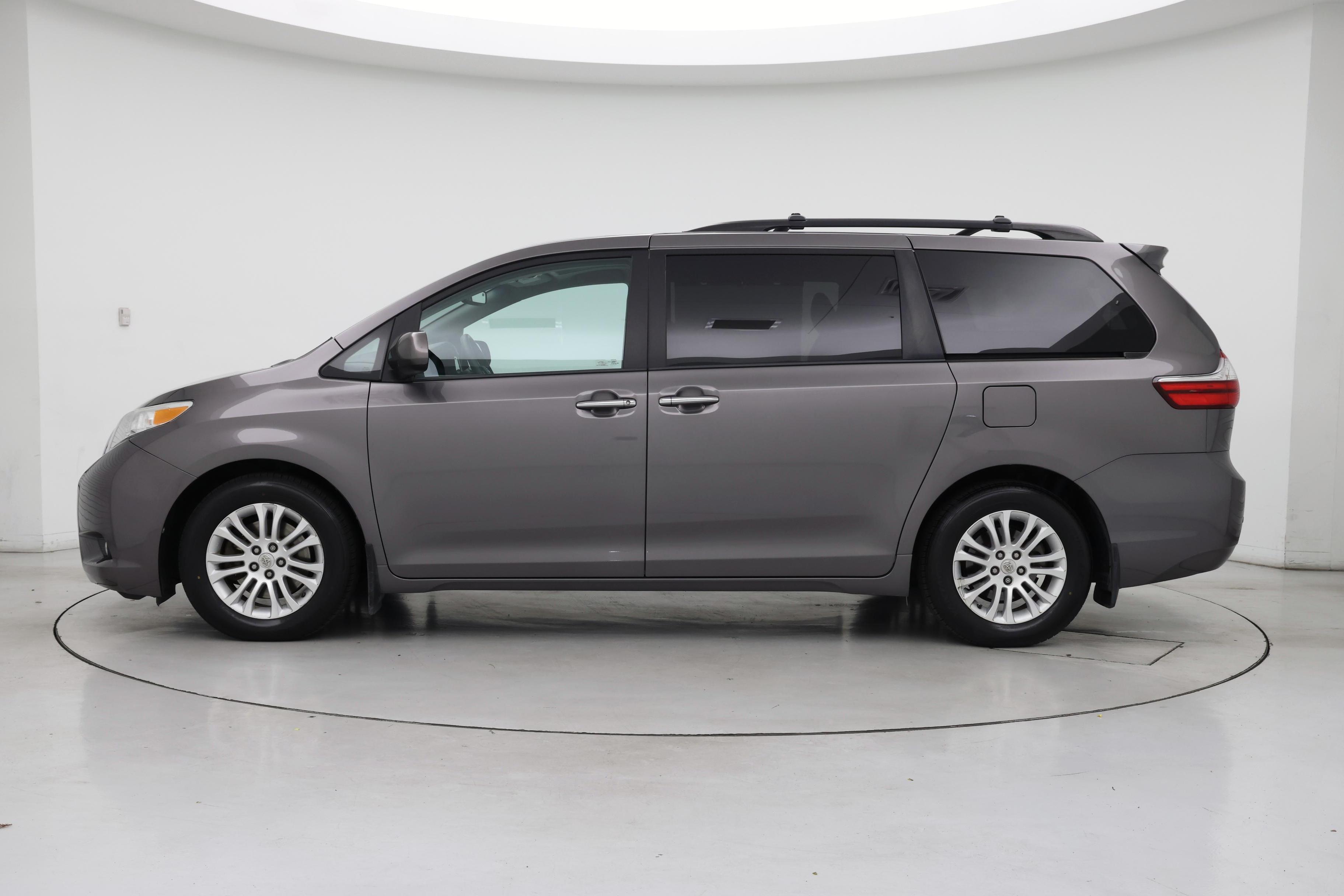 Thumbnail: 2015 Toyota Sienna - 3