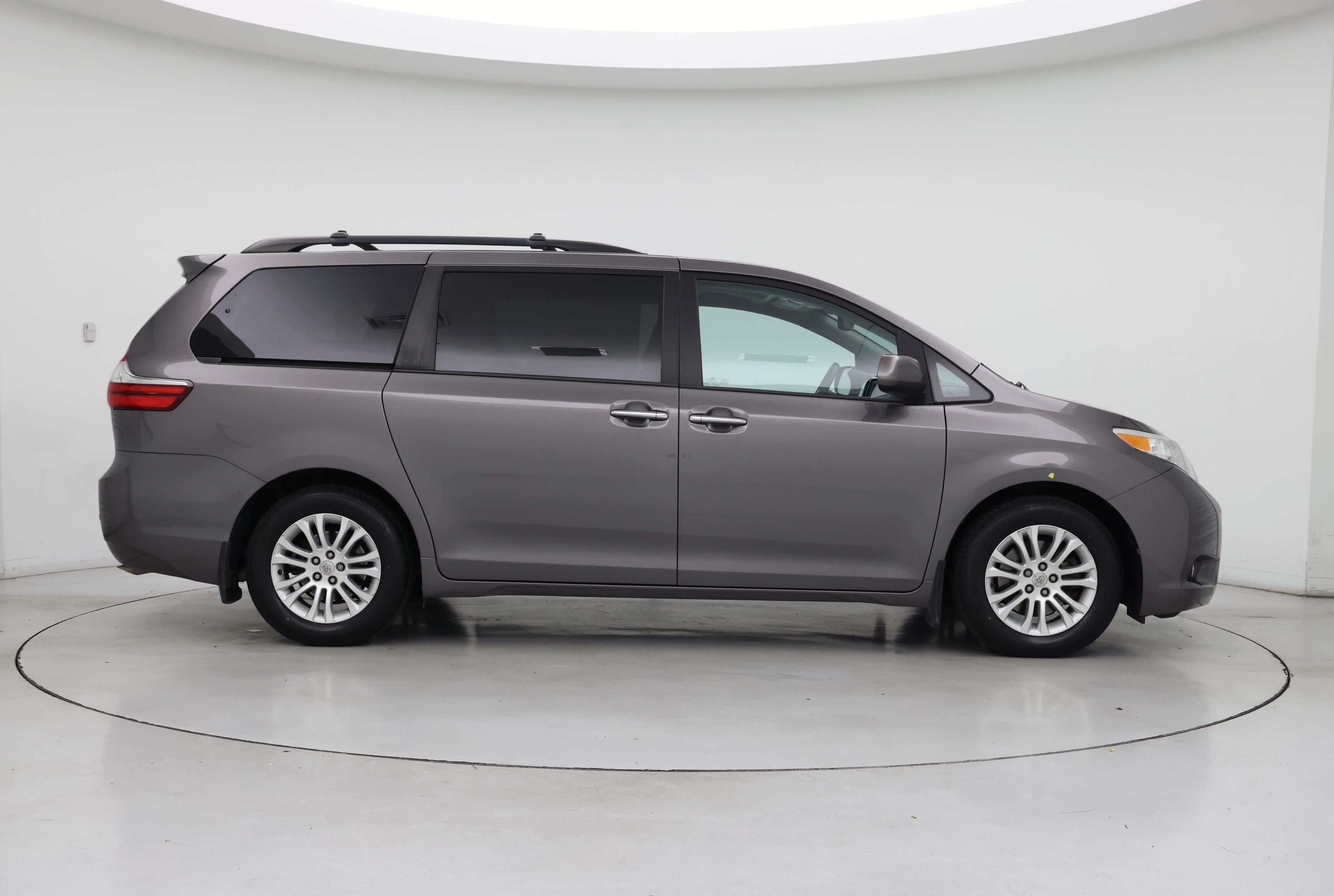 Thumbnail: 2015 Toyota Sienna - 7