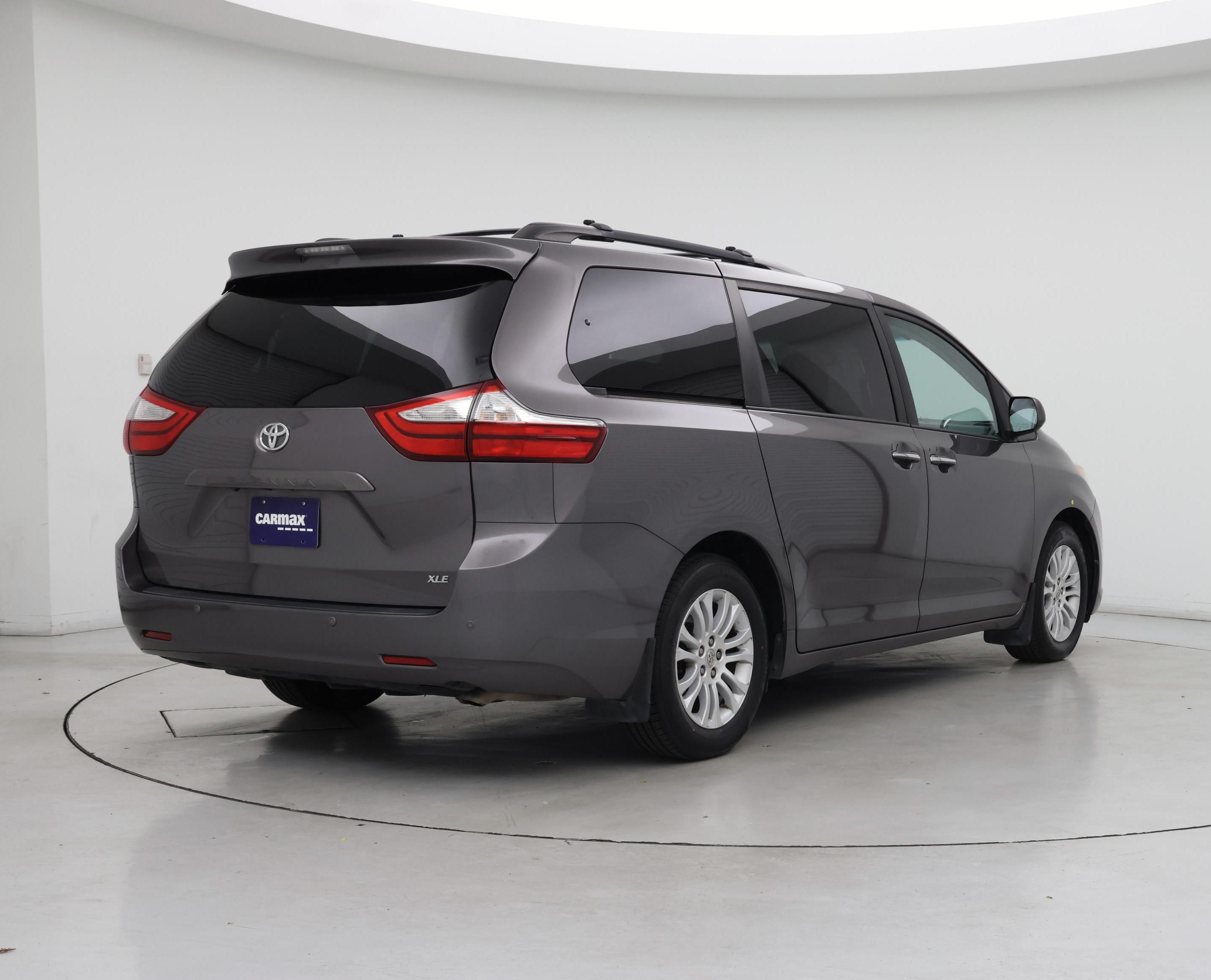 Thumbnail: 2015 Toyota Sienna - 8