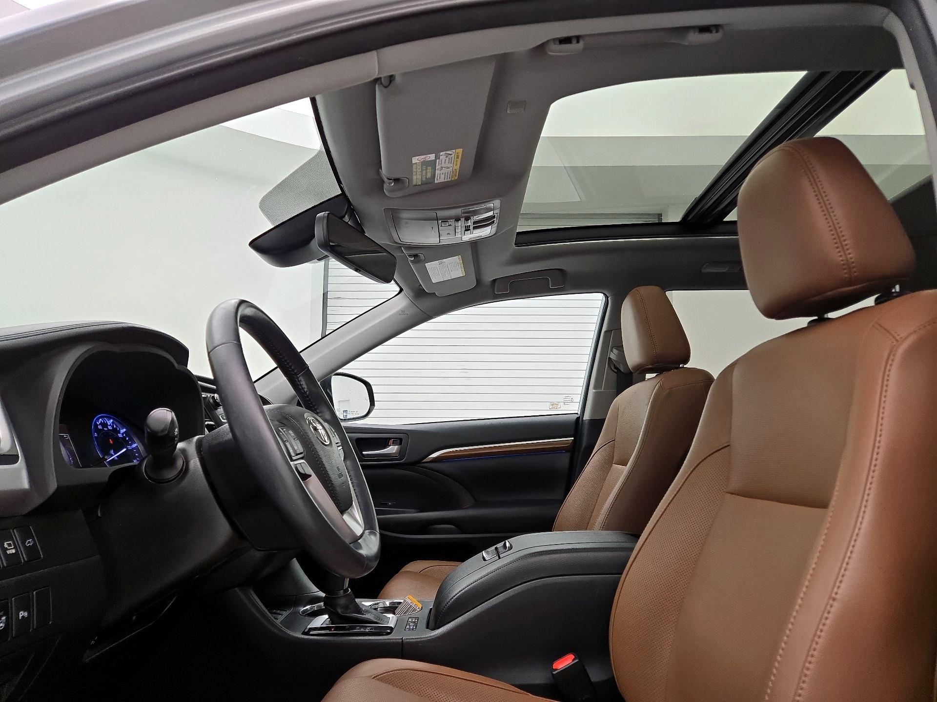 Thumbnail: 2018 Toyota Highlander - 20