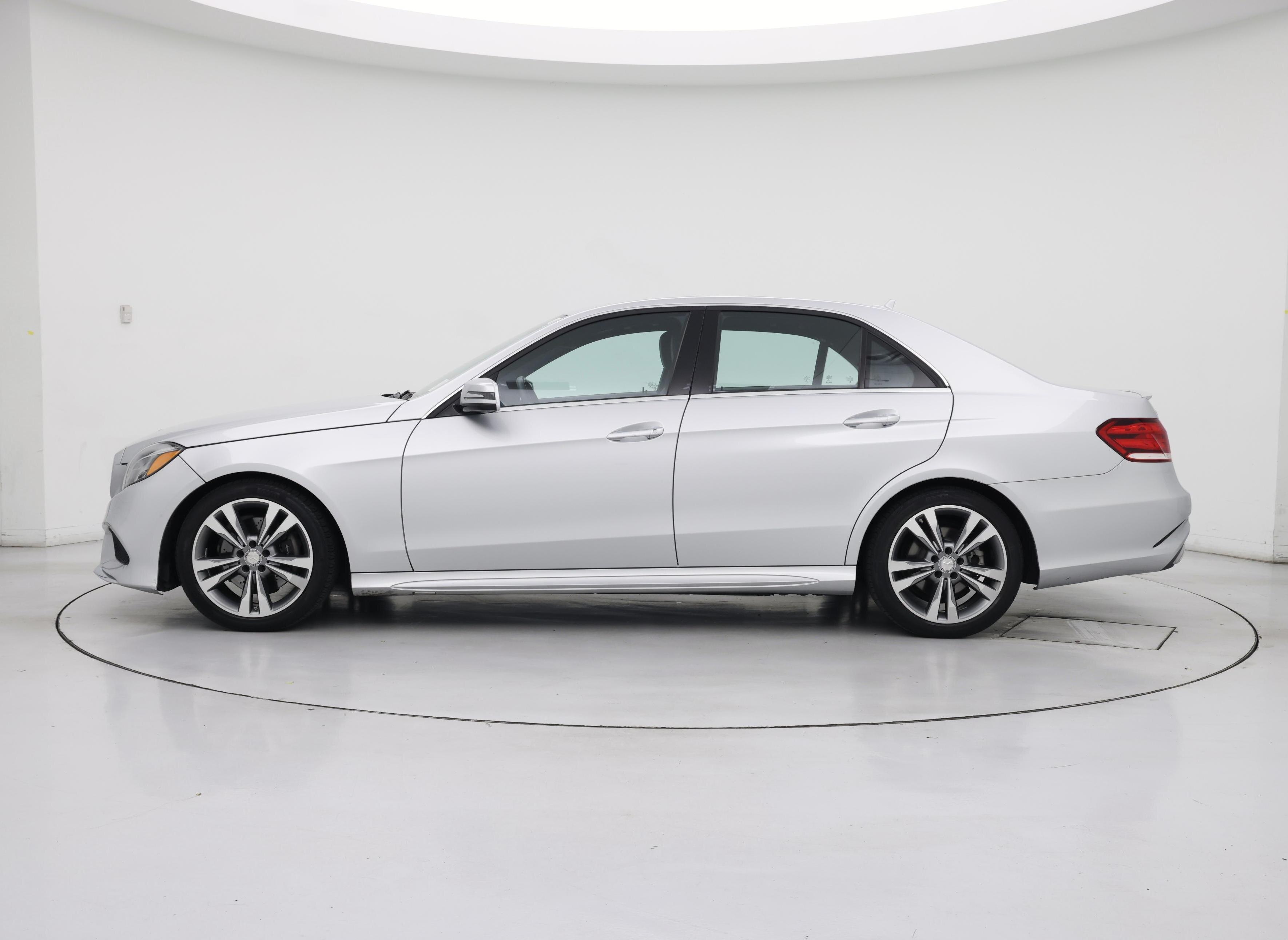 Thumbnail: 2016 Mercedes-Benz E-Class - 3