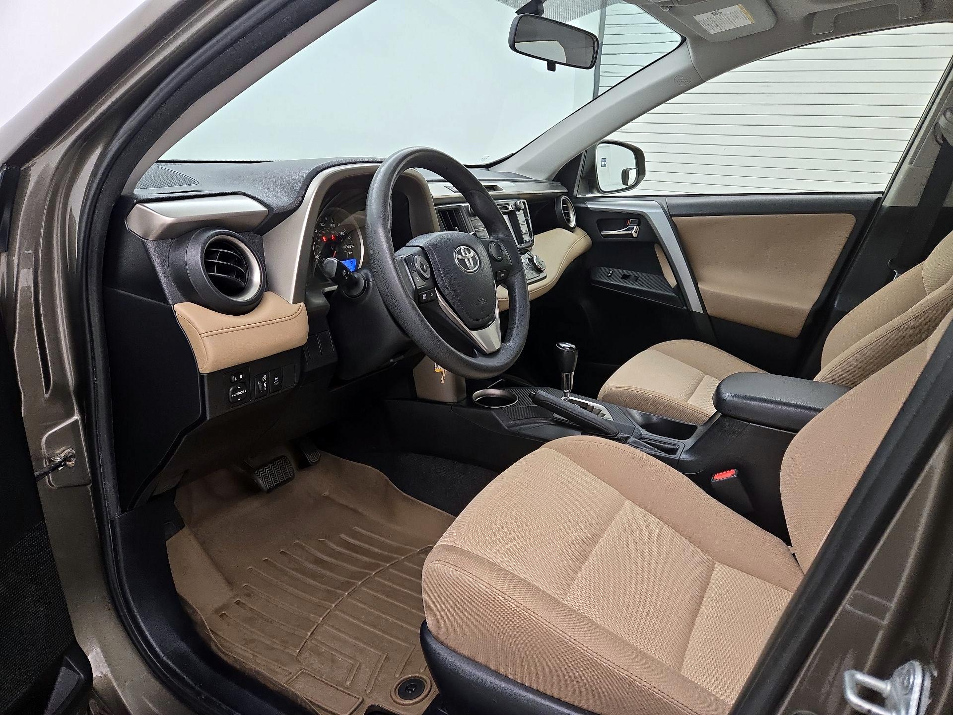 Thumbnail: 2015 Toyota RAV4 - 11