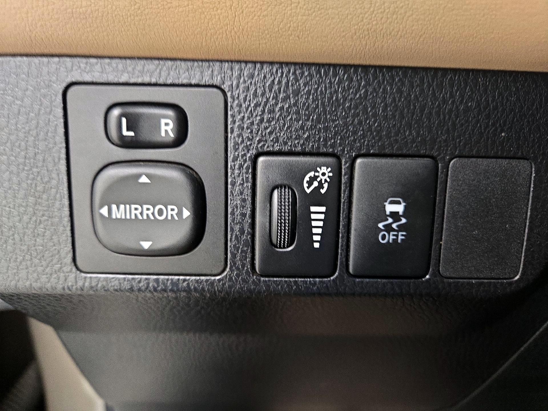 Thumbnail: 2015 Toyota RAV4 - 13