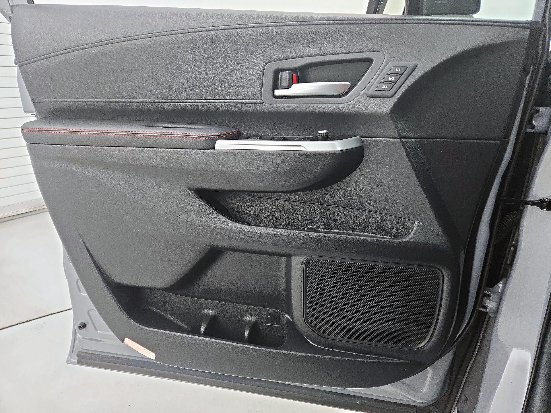 Thumbnail: 2025 Toyota Sienna - 12