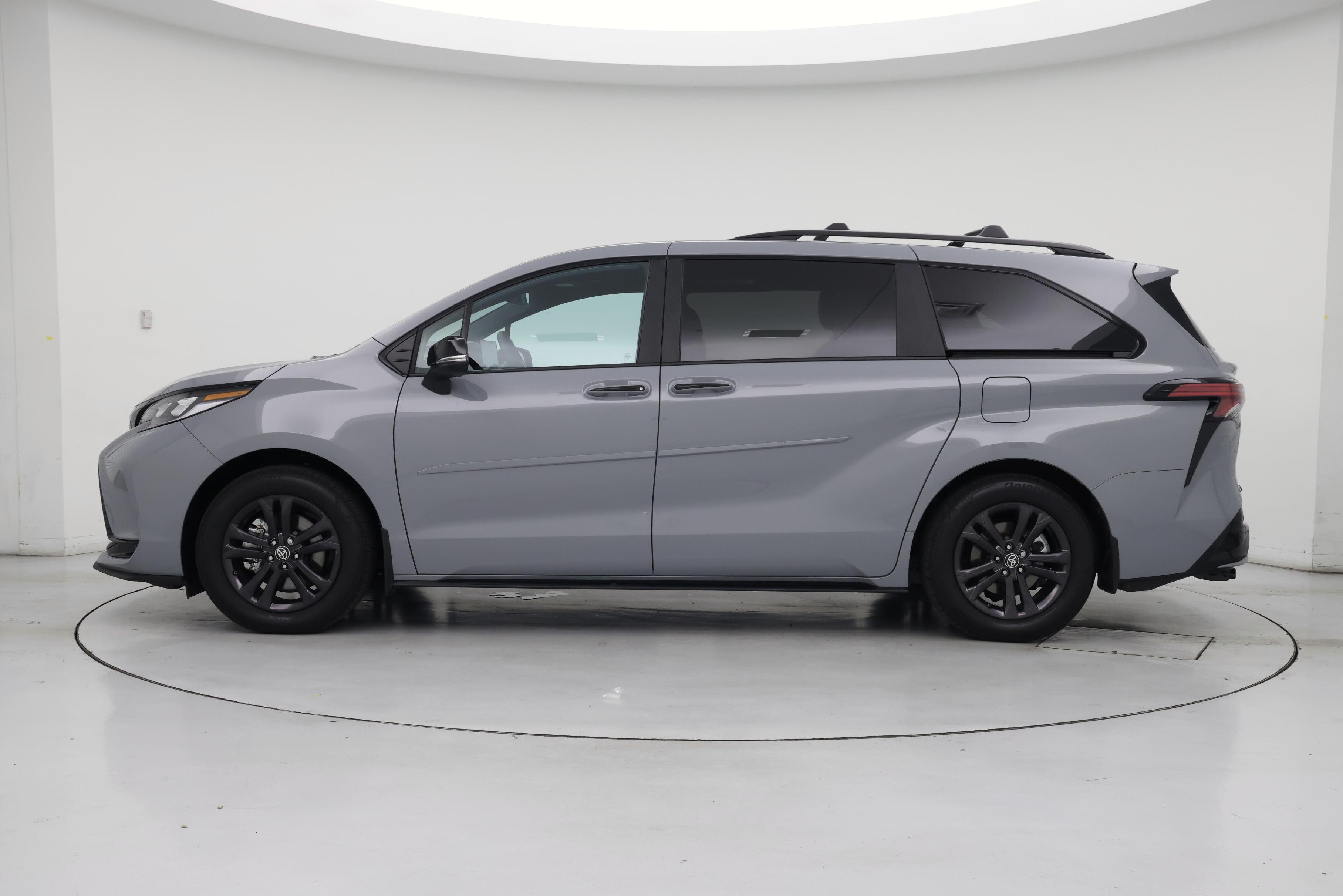 Thumbnail: 2025 Toyota Sienna - 3