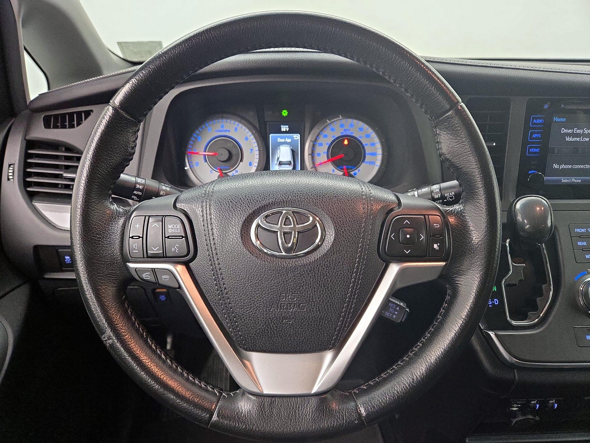 Thumbnail: 2015 Toyota Sienna - 10