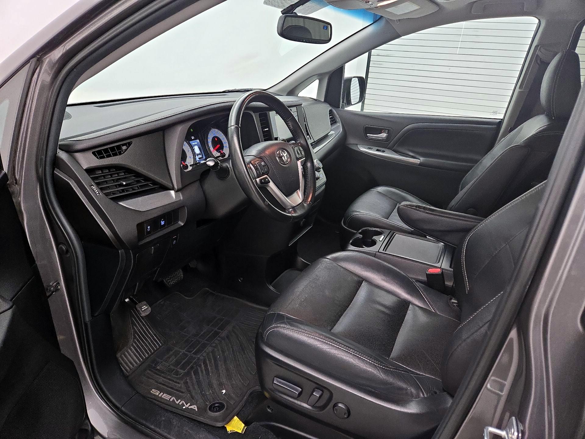 Thumbnail: 2015 Toyota Sienna - 11
