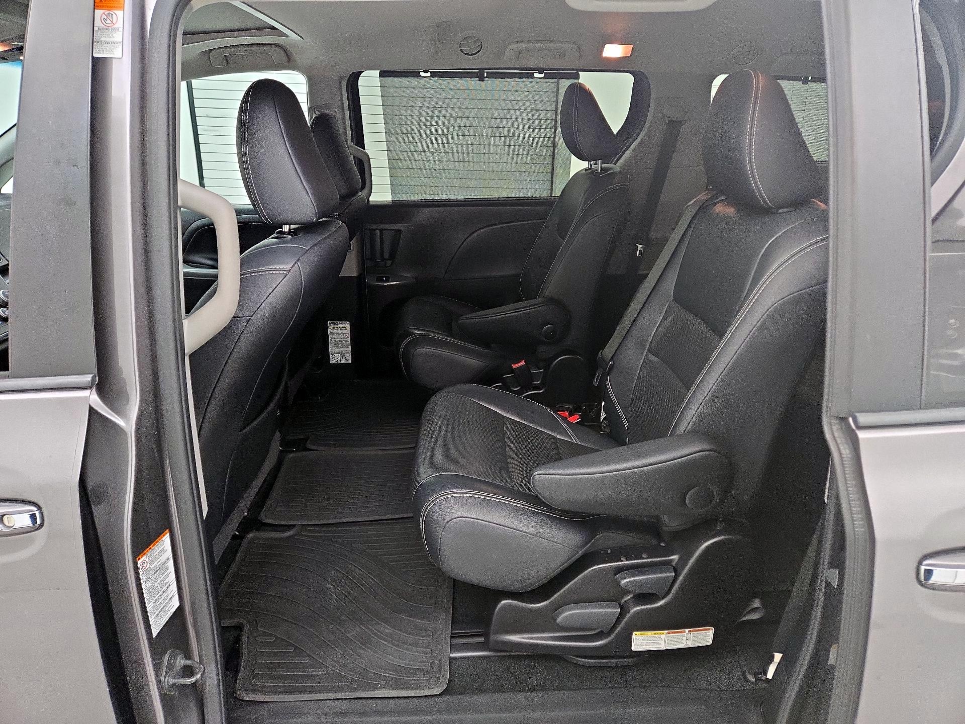 Thumbnail: 2015 Toyota Sienna - 18