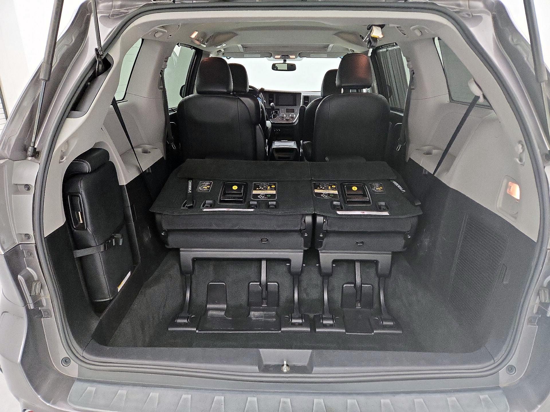 Thumbnail: 2015 Toyota Sienna - 19