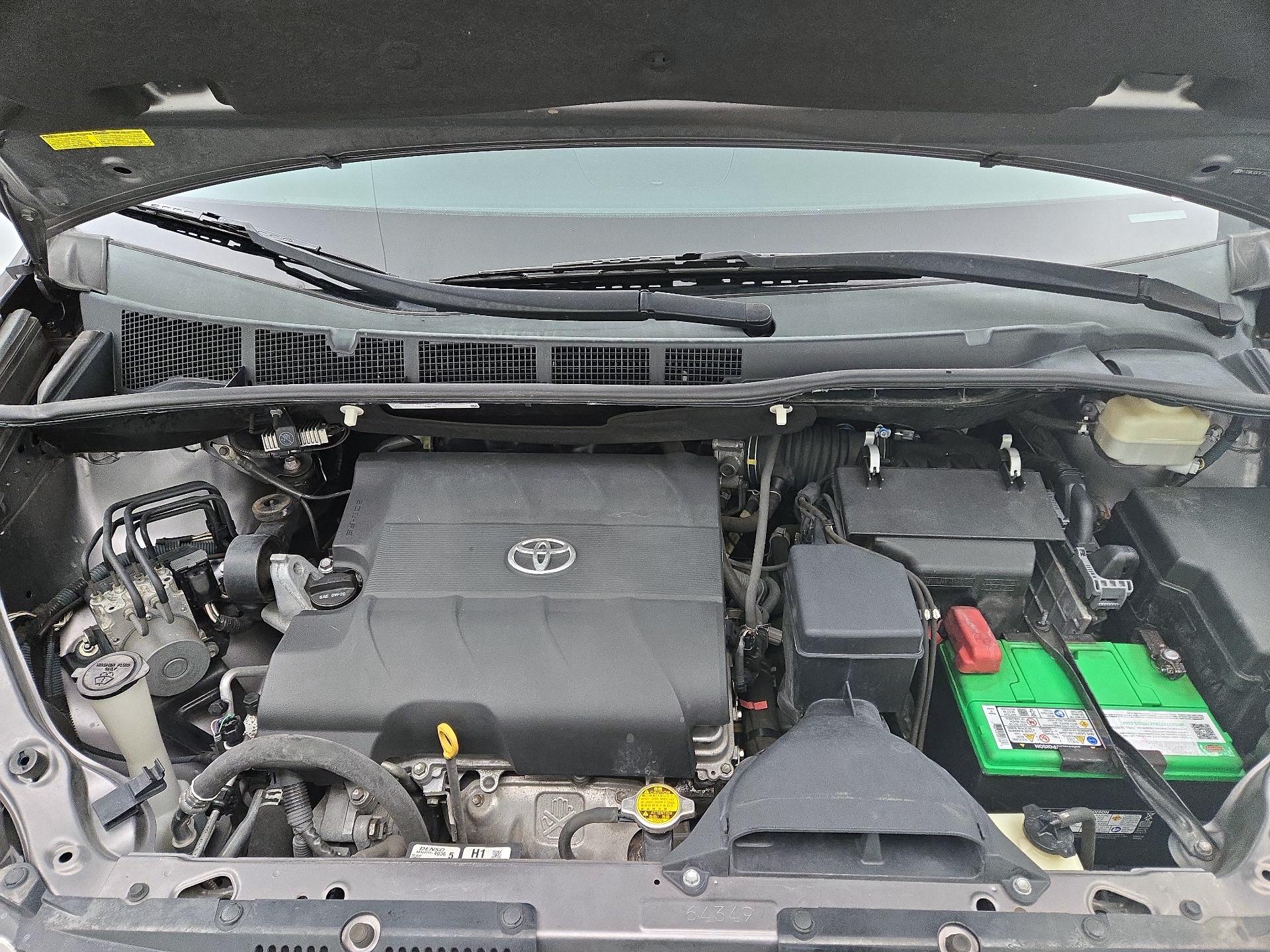 Thumbnail: 2015 Toyota Sienna - 20