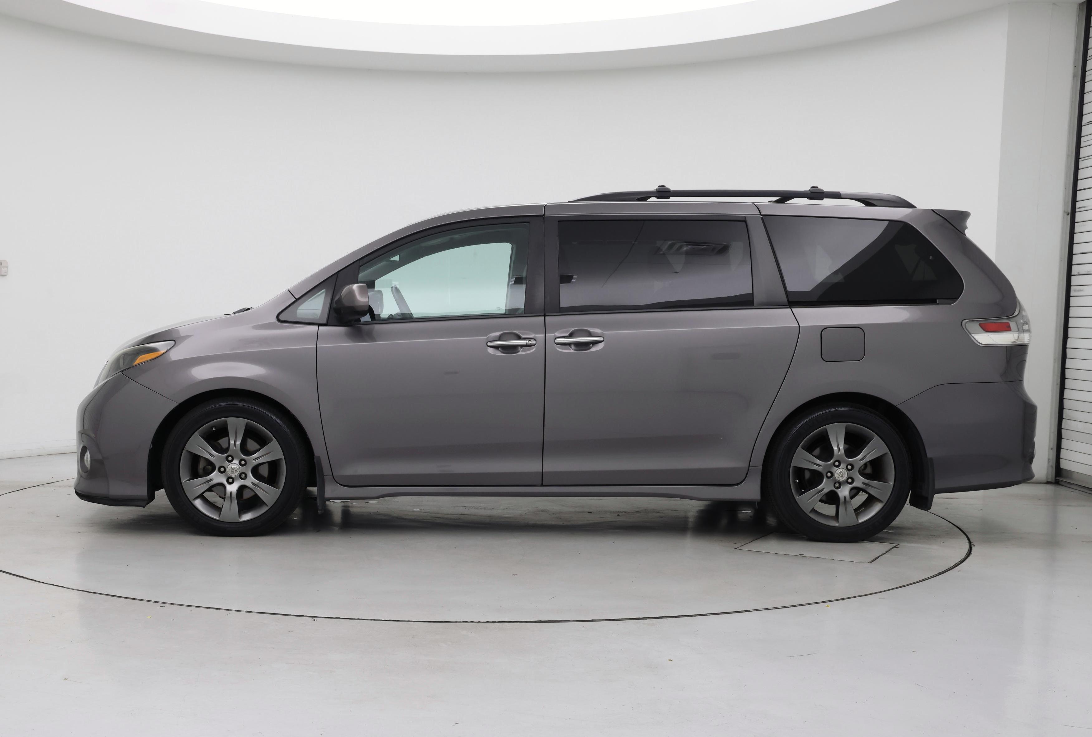Thumbnail: 2015 Toyota Sienna - 3