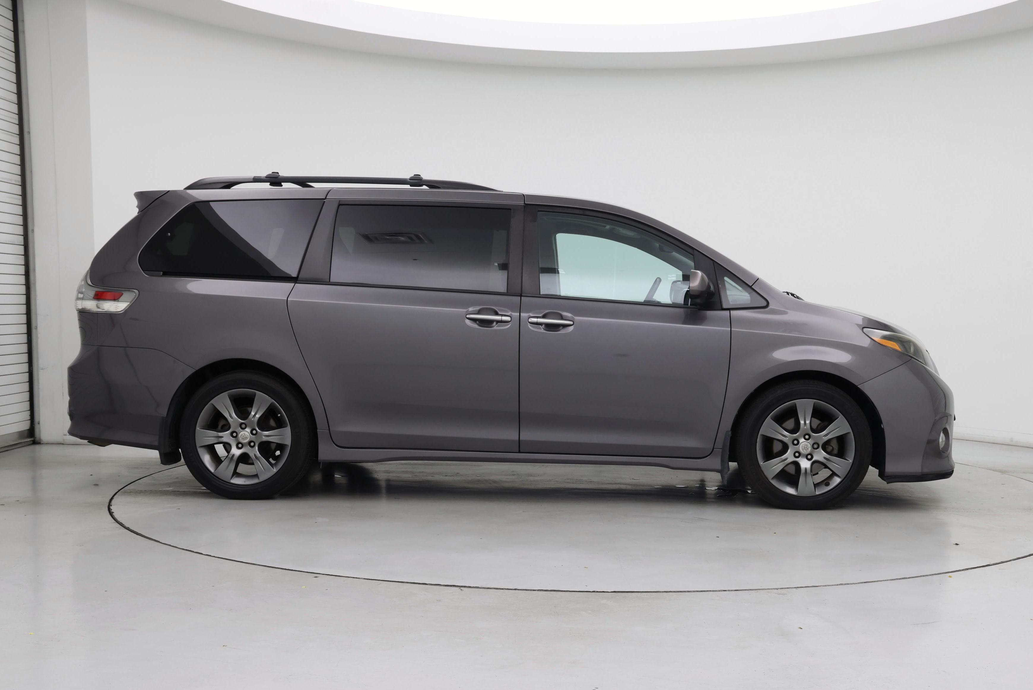 Thumbnail: 2015 Toyota Sienna - 7