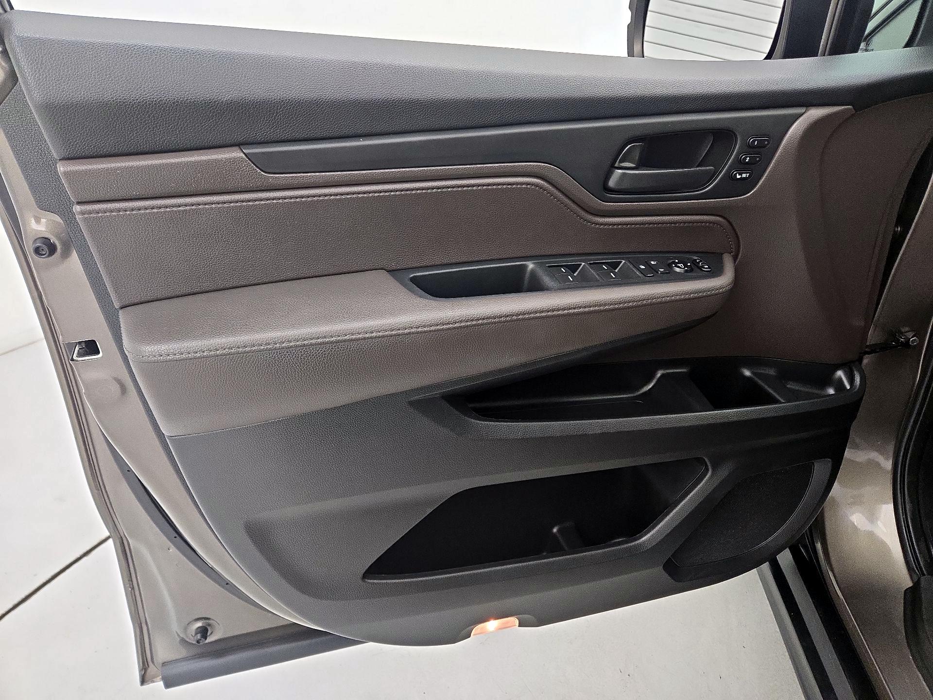 Thumbnail: 2019 Honda Odyssey - 12
