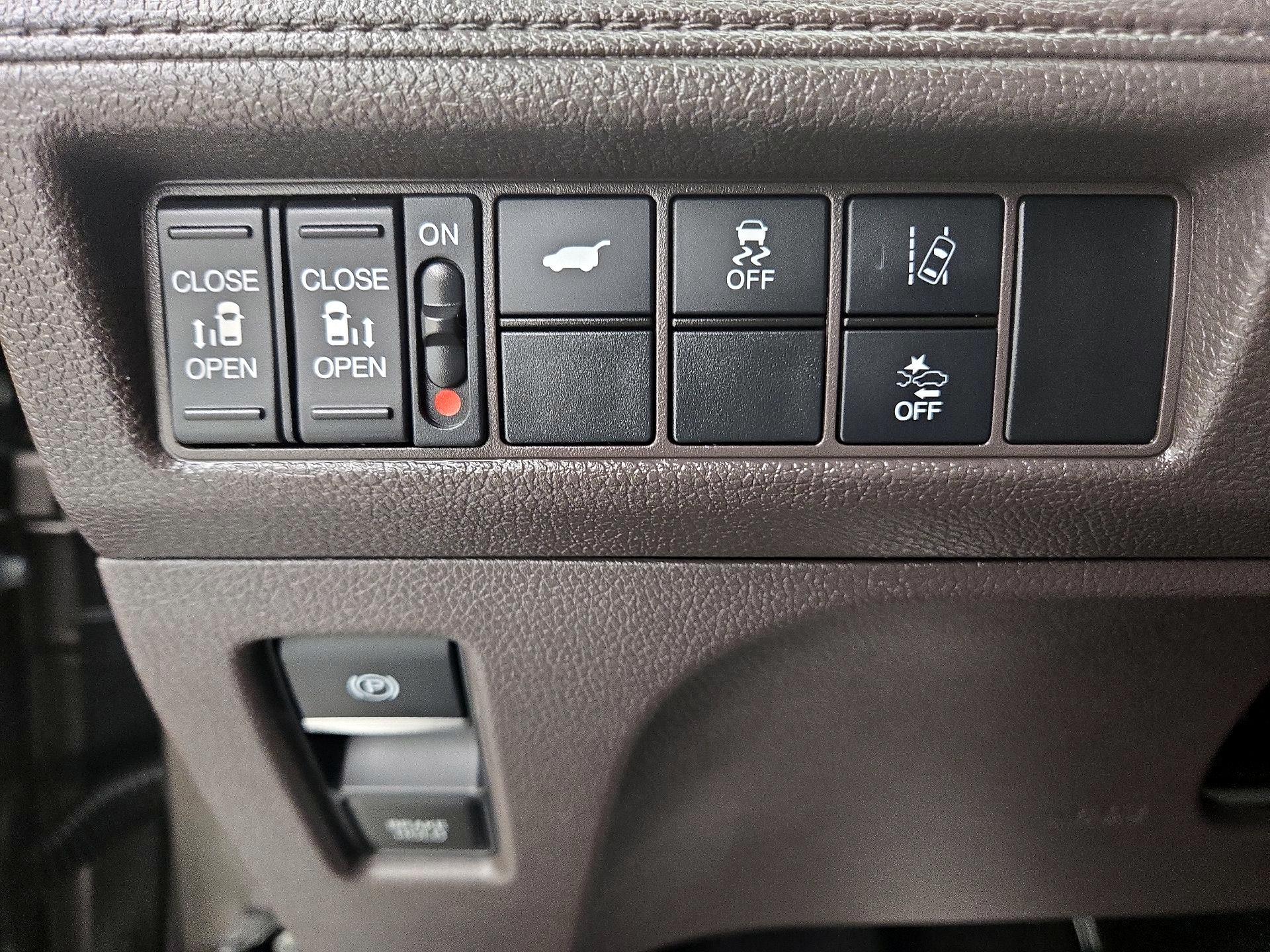 Thumbnail: 2019 Honda Odyssey - 13