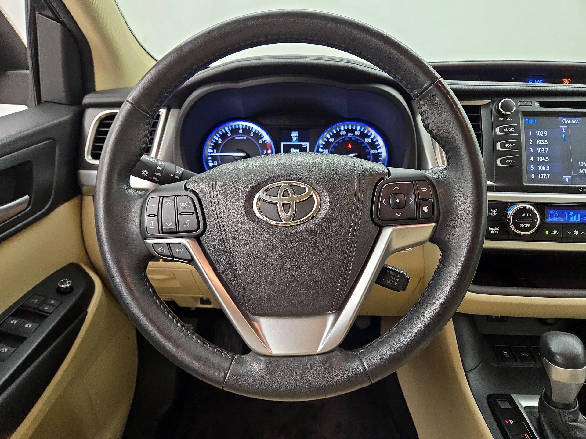 Thumbnail: 2015 Toyota Highlander - 10